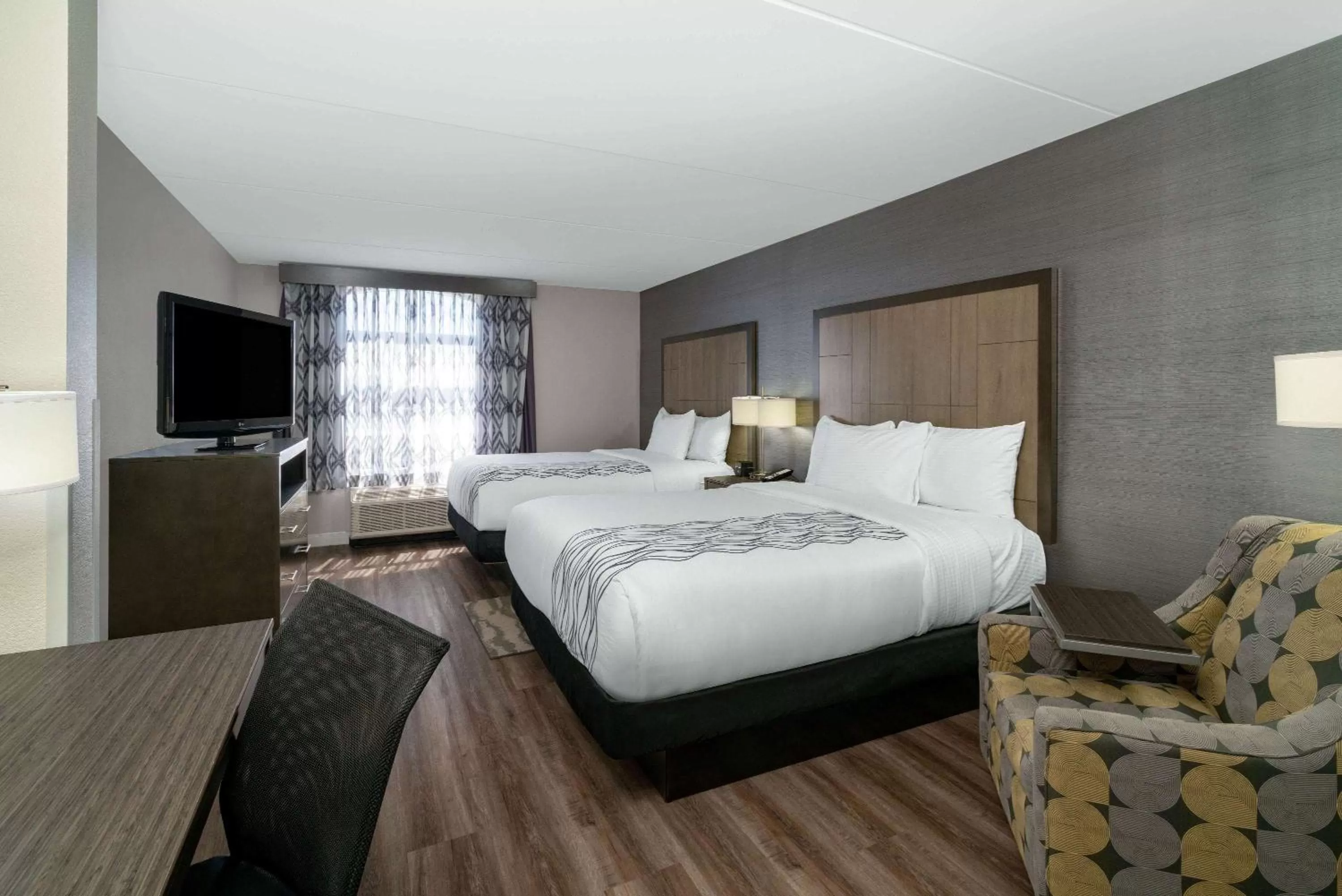 TV and multimedia, Bed in La Quinta by Wyndham Raleigh Downtown North