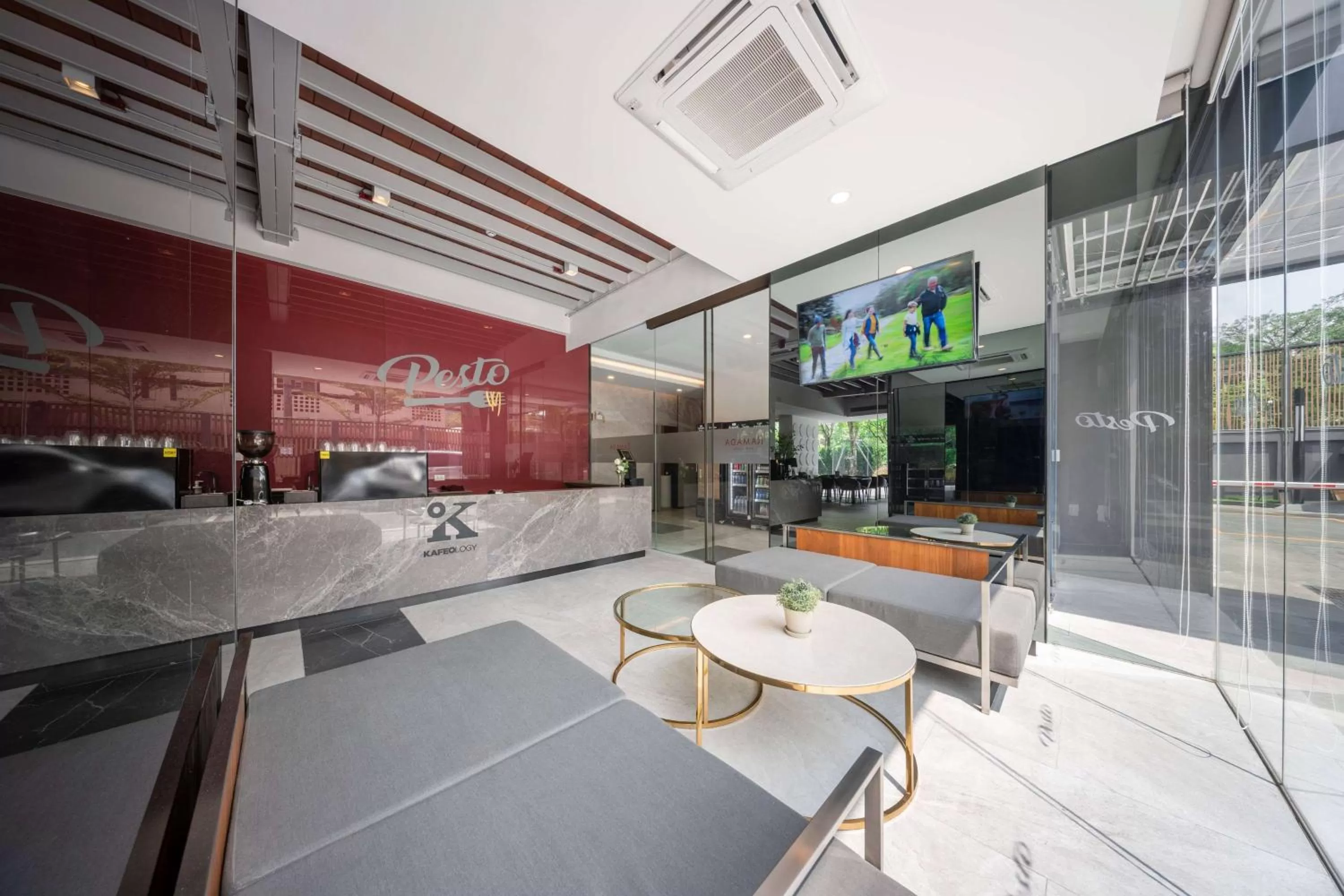 Lobby or reception in Ramada By Wyndham Bangkok Sukhumvit 87