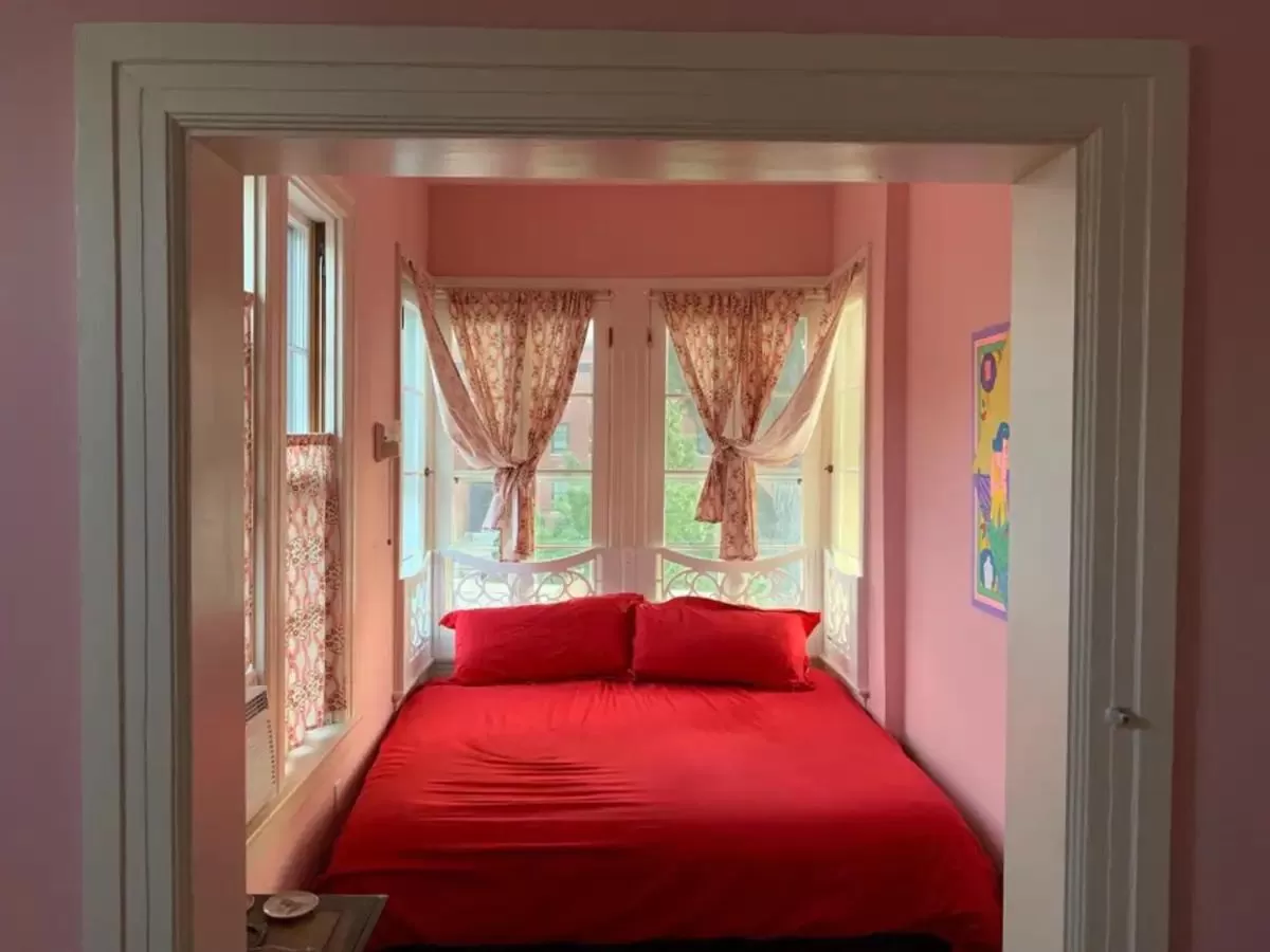 Bed in The Wedding Cake House