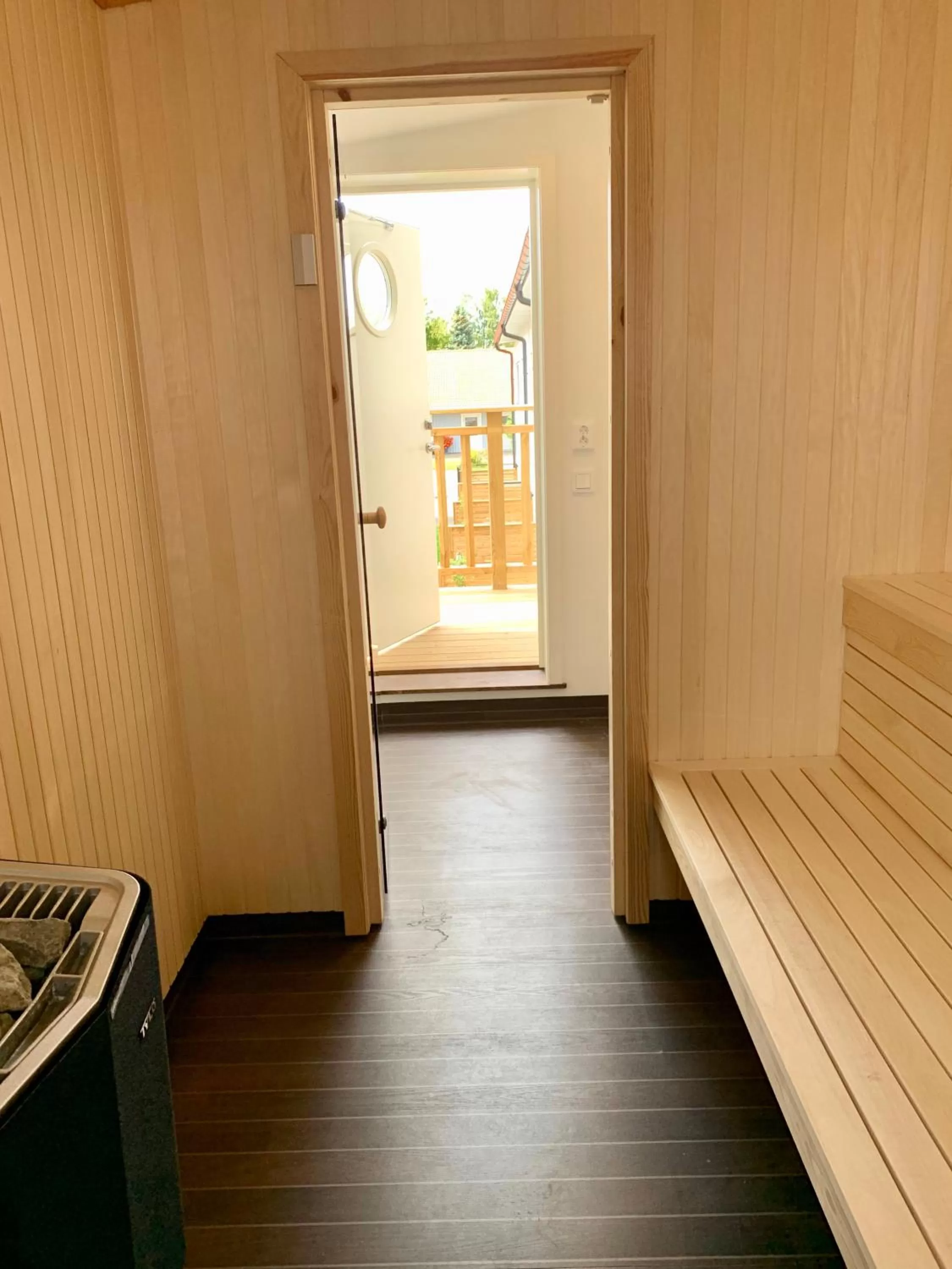 Easy Livin' Apartment Hotel