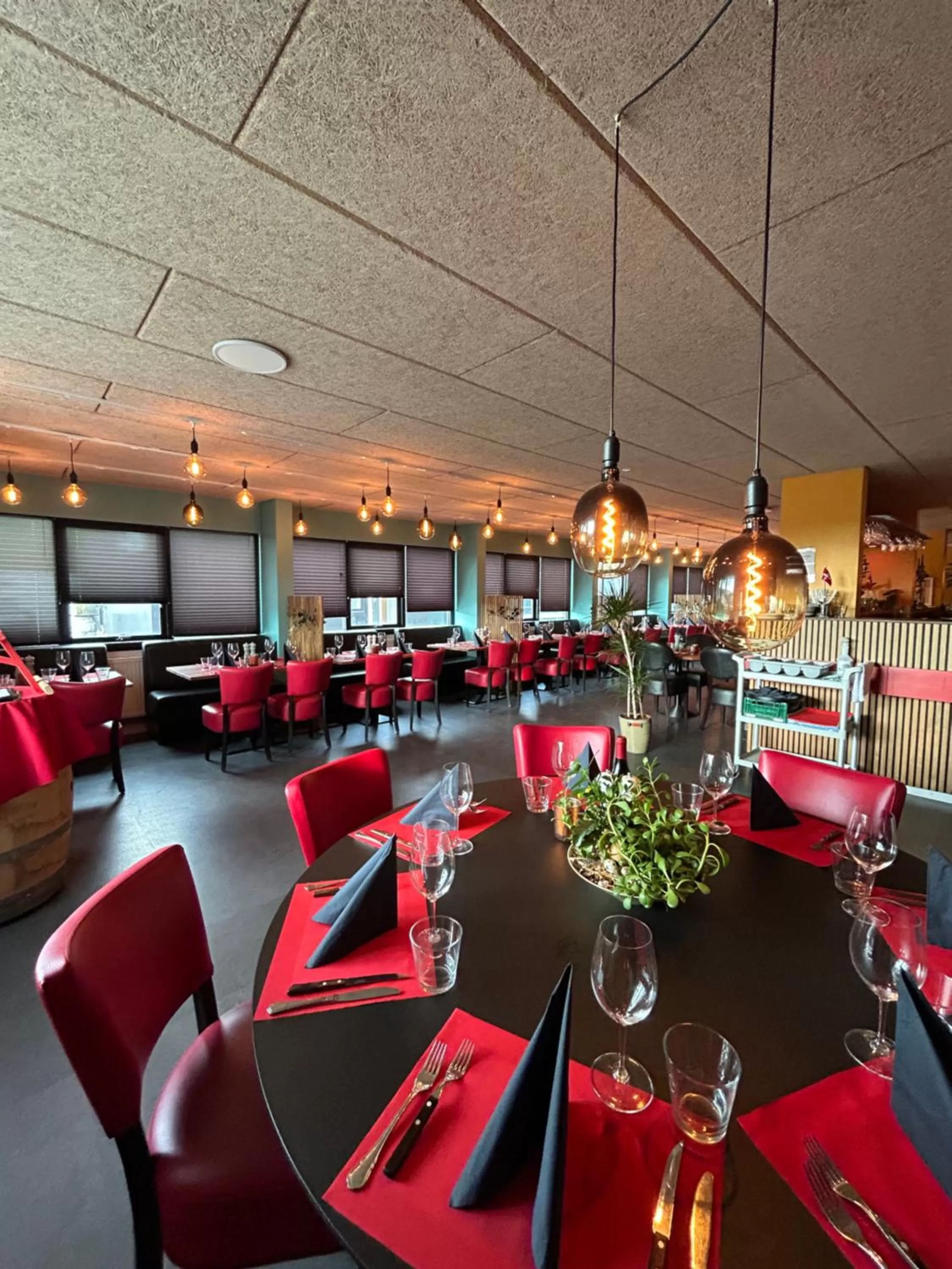 Restaurant/places to eat in Stop'n Sleep Hotel