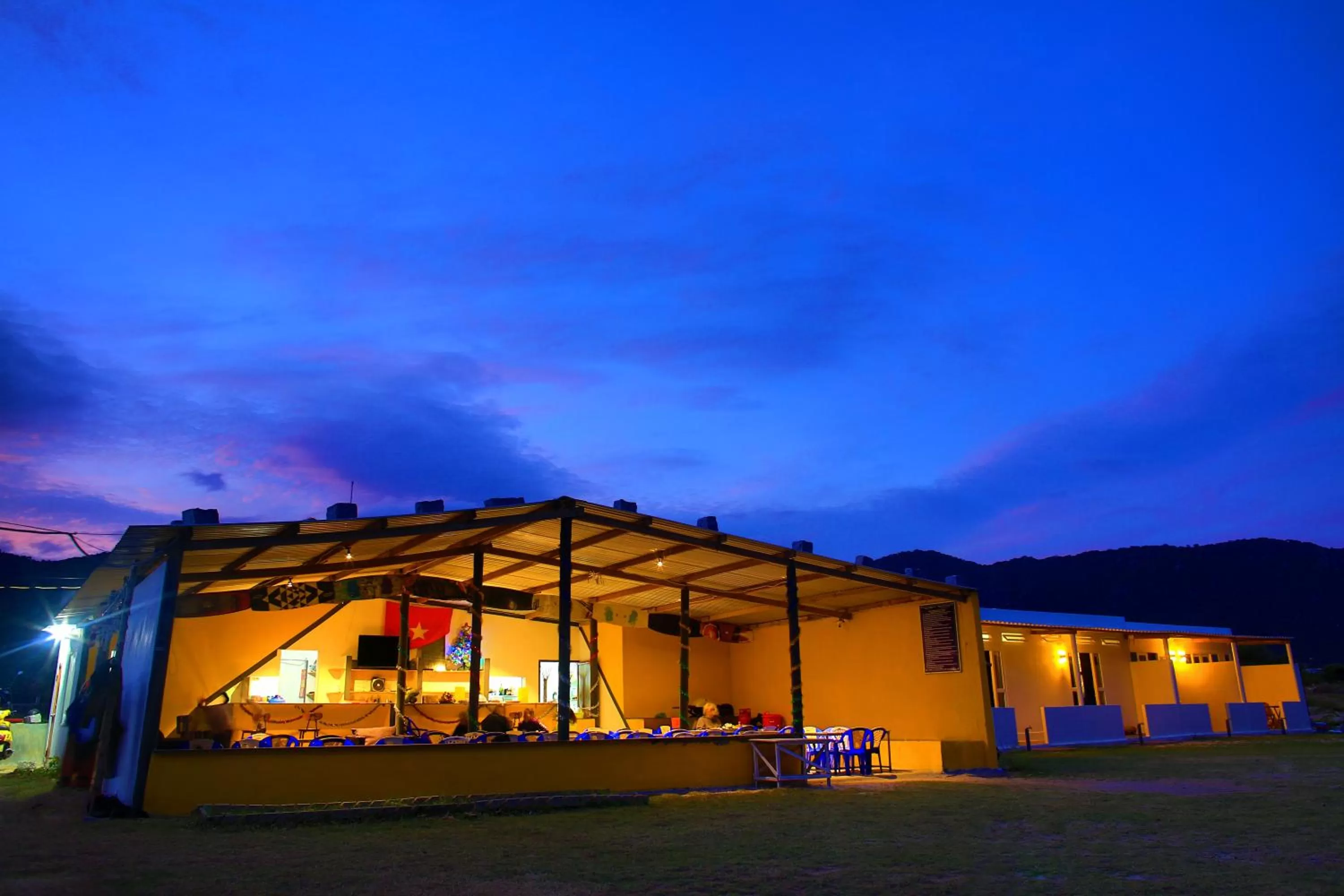 Restaurant/places to eat in Phi Kite School