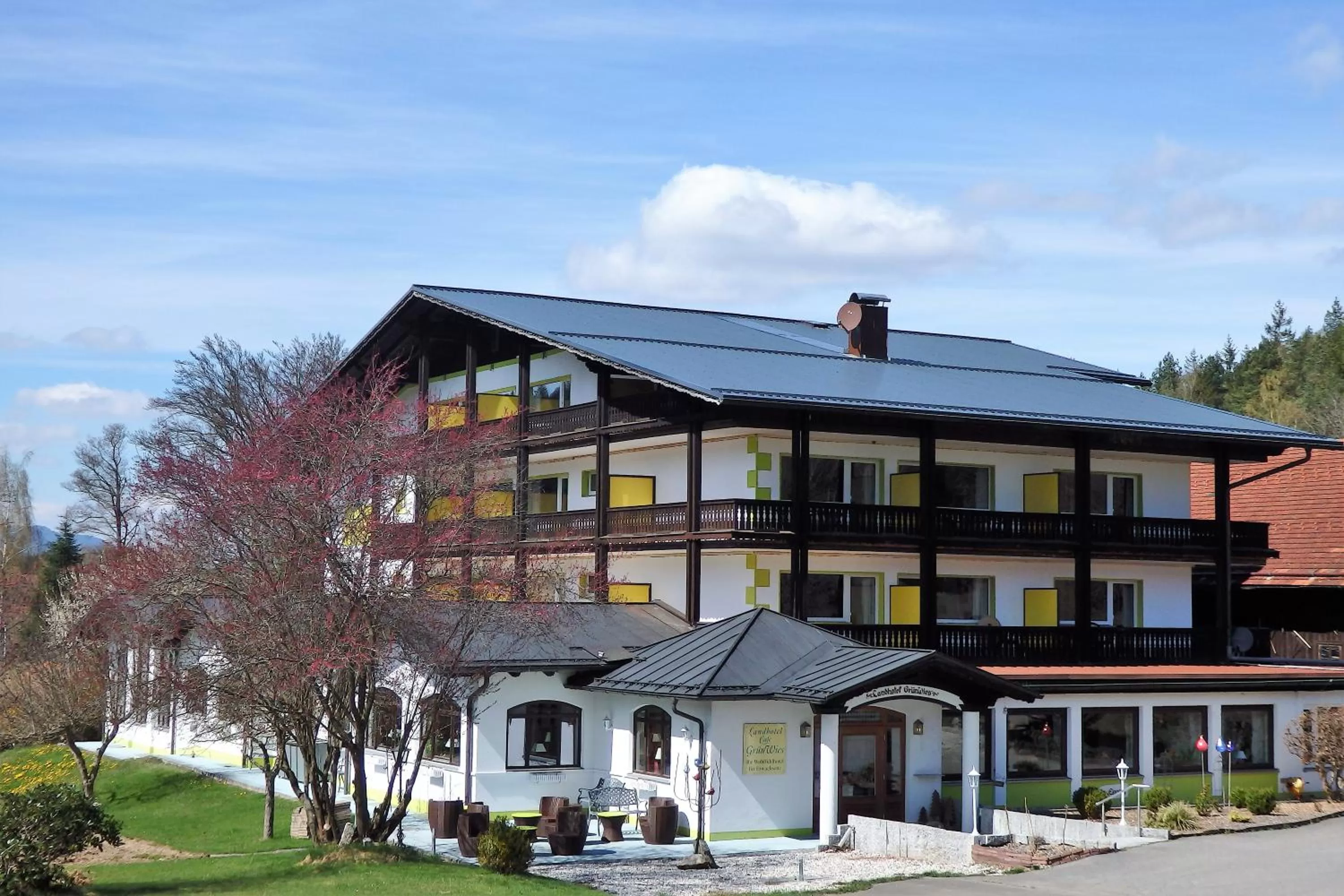 Facade/entrance in Landhotel GrünWies -Bonsai-Wellness Garni
