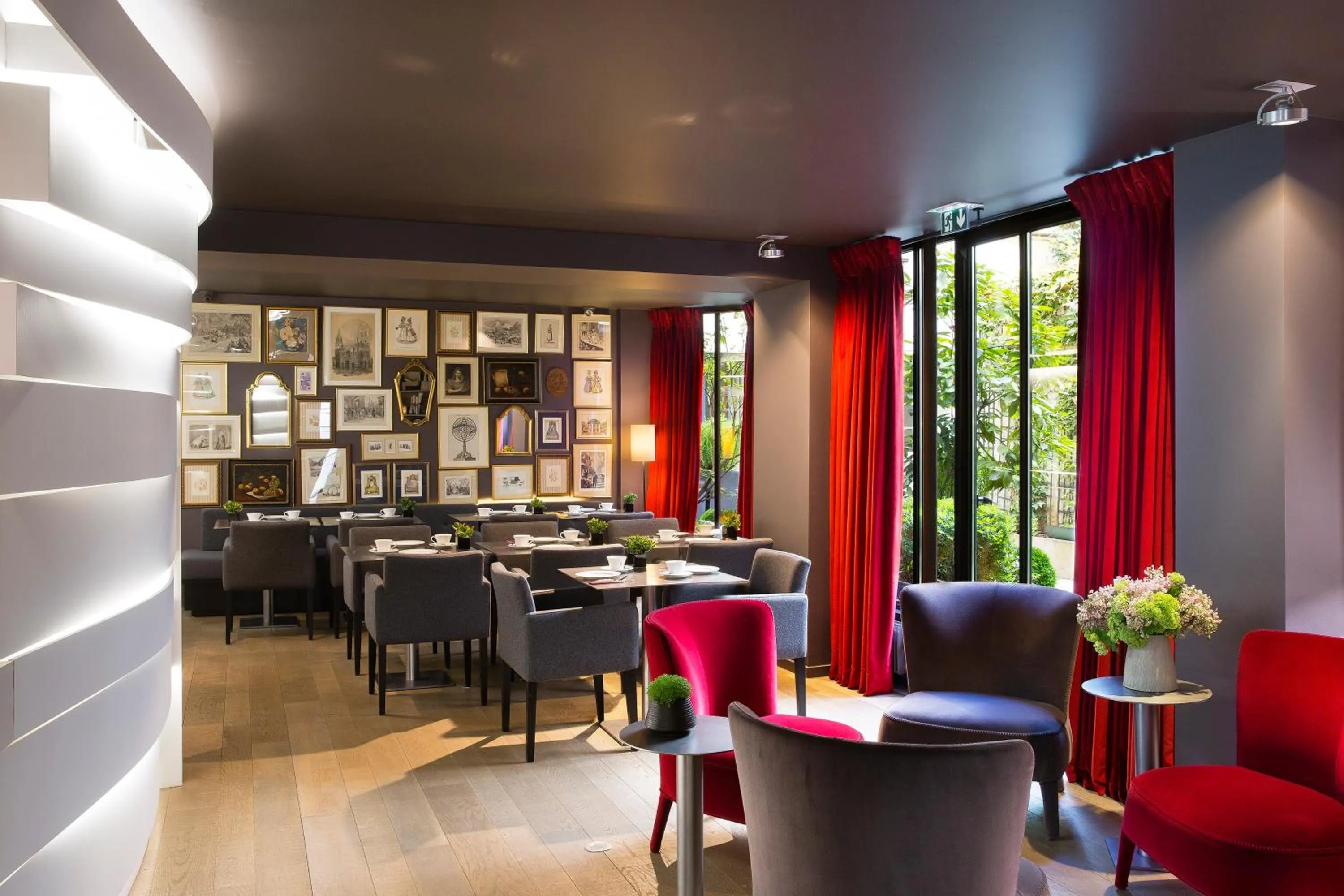 Seating area in Hôtel Molière