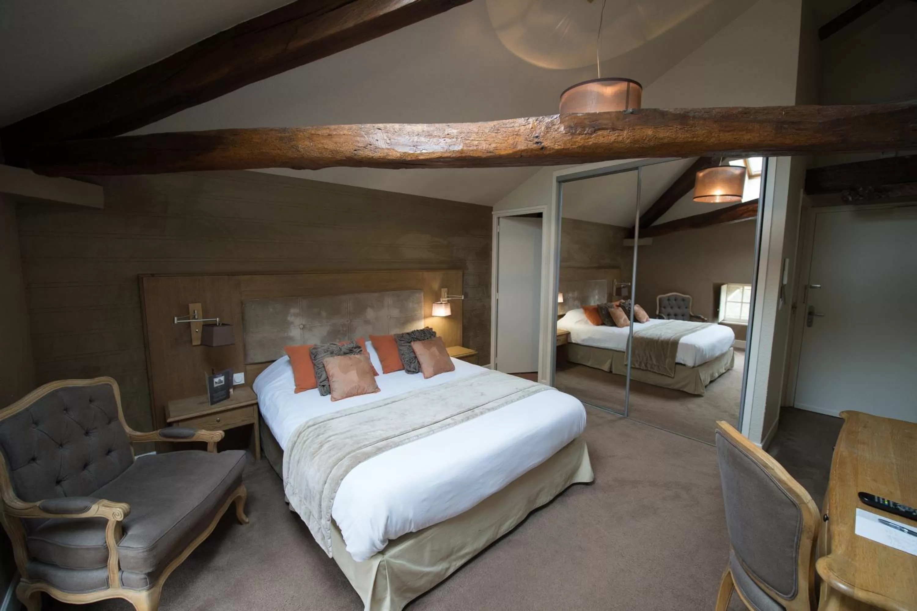 Bedroom, Bed in Chateau du Clos de la Ribaudiere - Teritoria