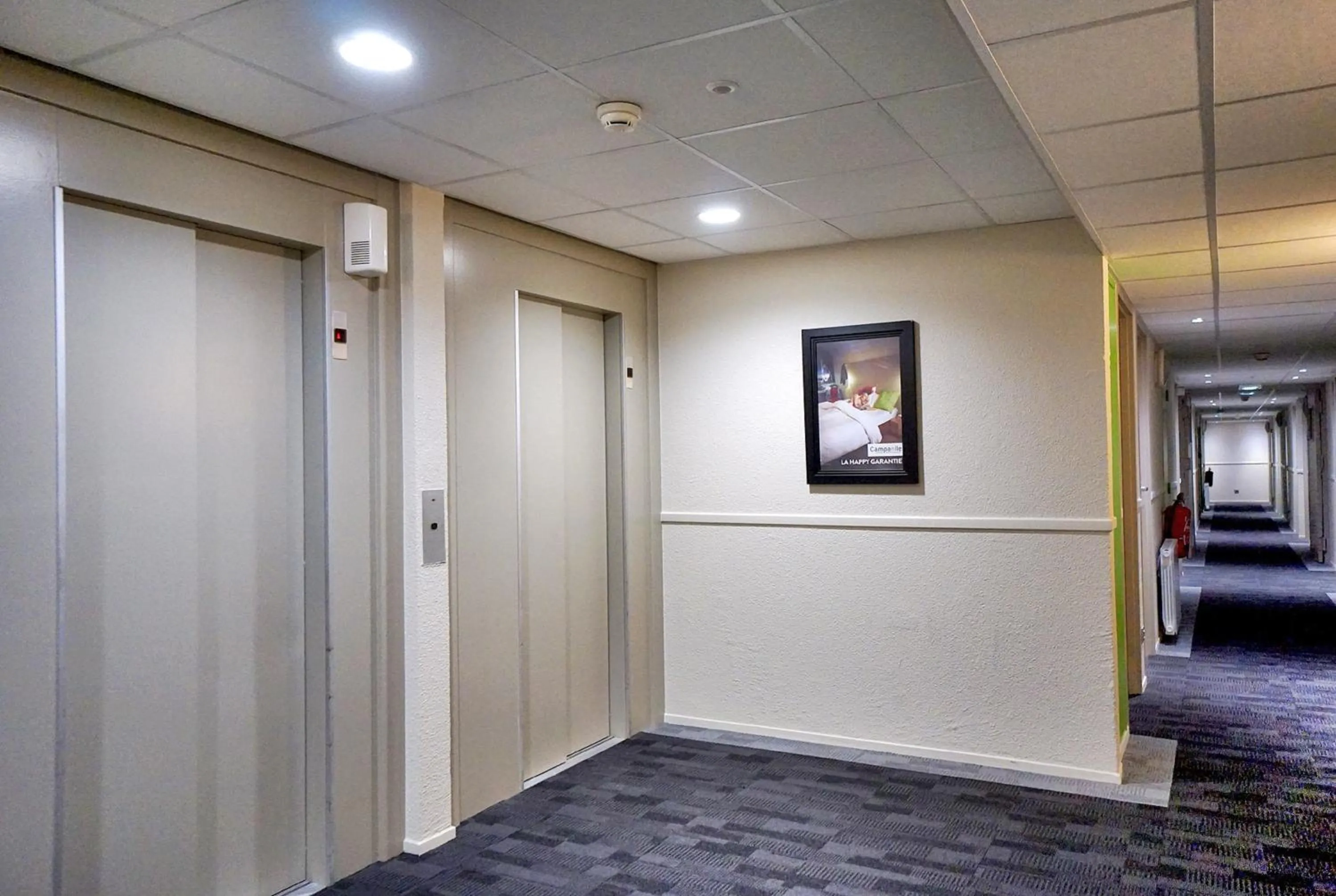 Lobby or reception in Campanile Paris Ouest - Chaville