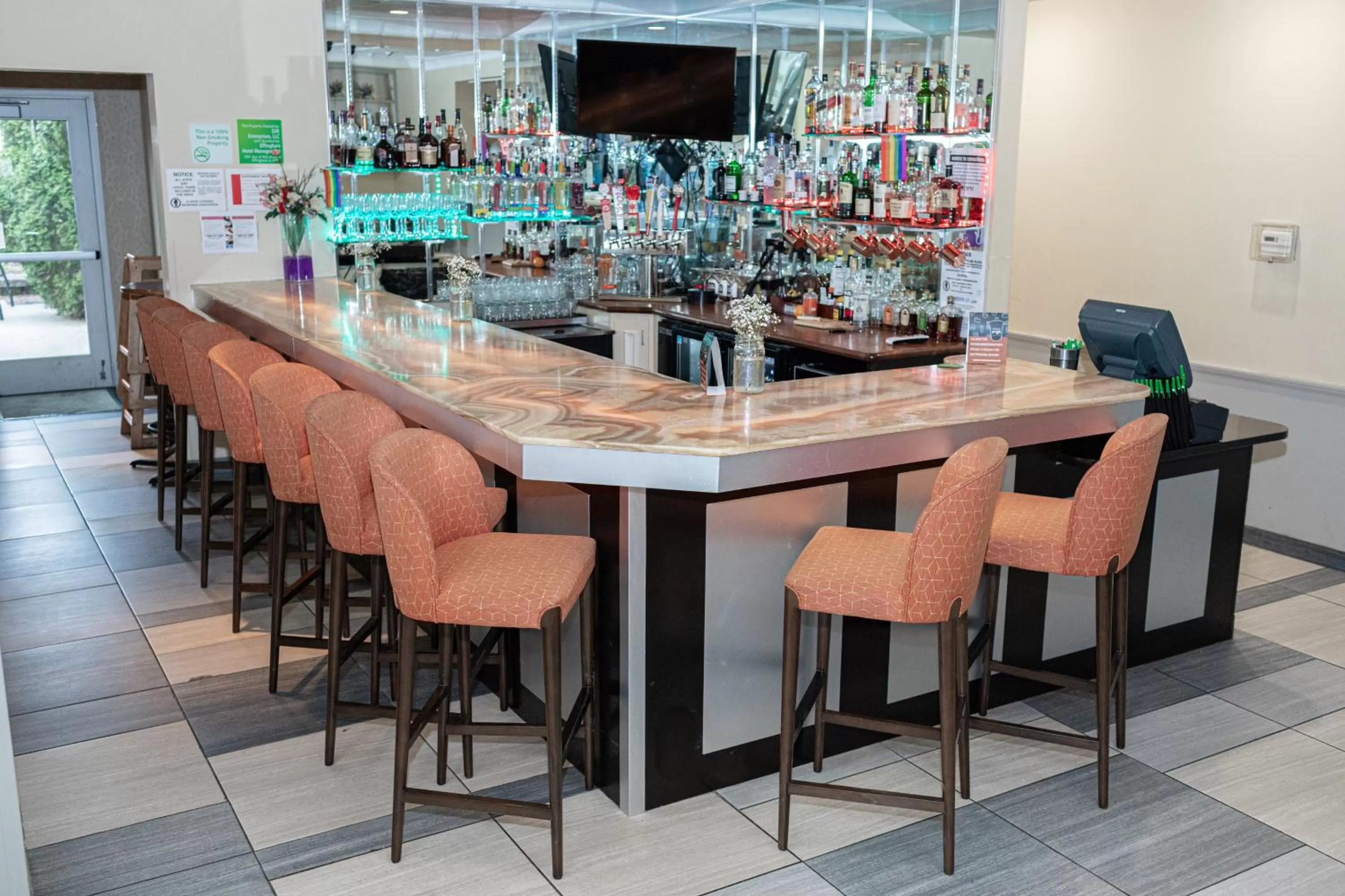 Lounge or bar in Holiday Inn Effingham by IHG