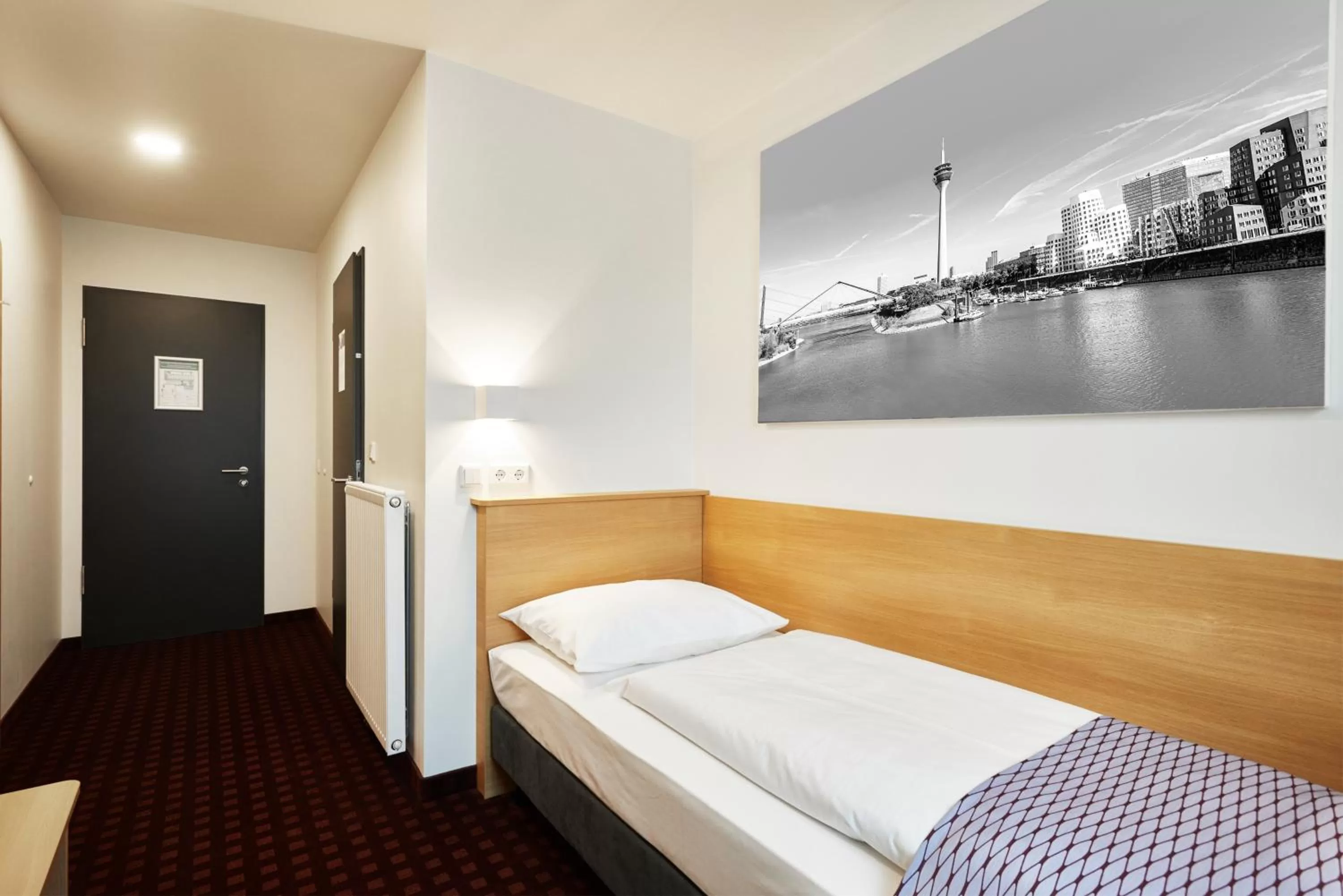 Other, Bed in McDreams Hotel Düsseldorf-City