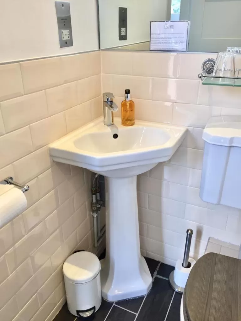 Bathroom in Castle Hotel & Apartments