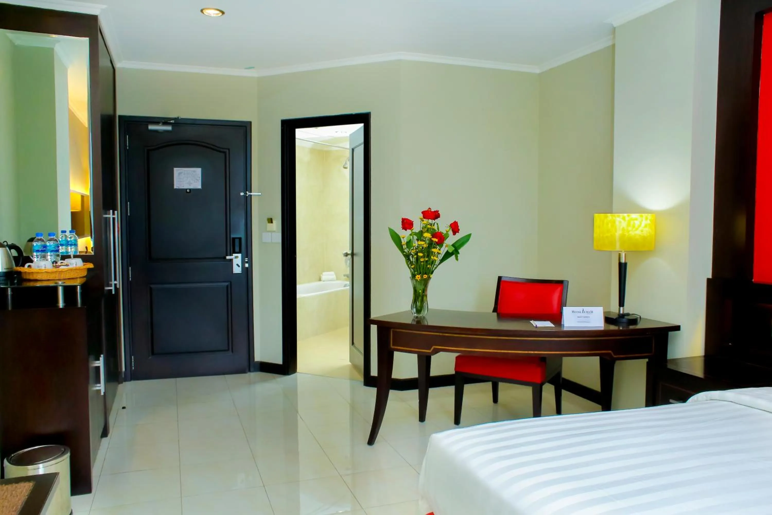 TV and multimedia, Bed in Zurich Hotel Balikpapan