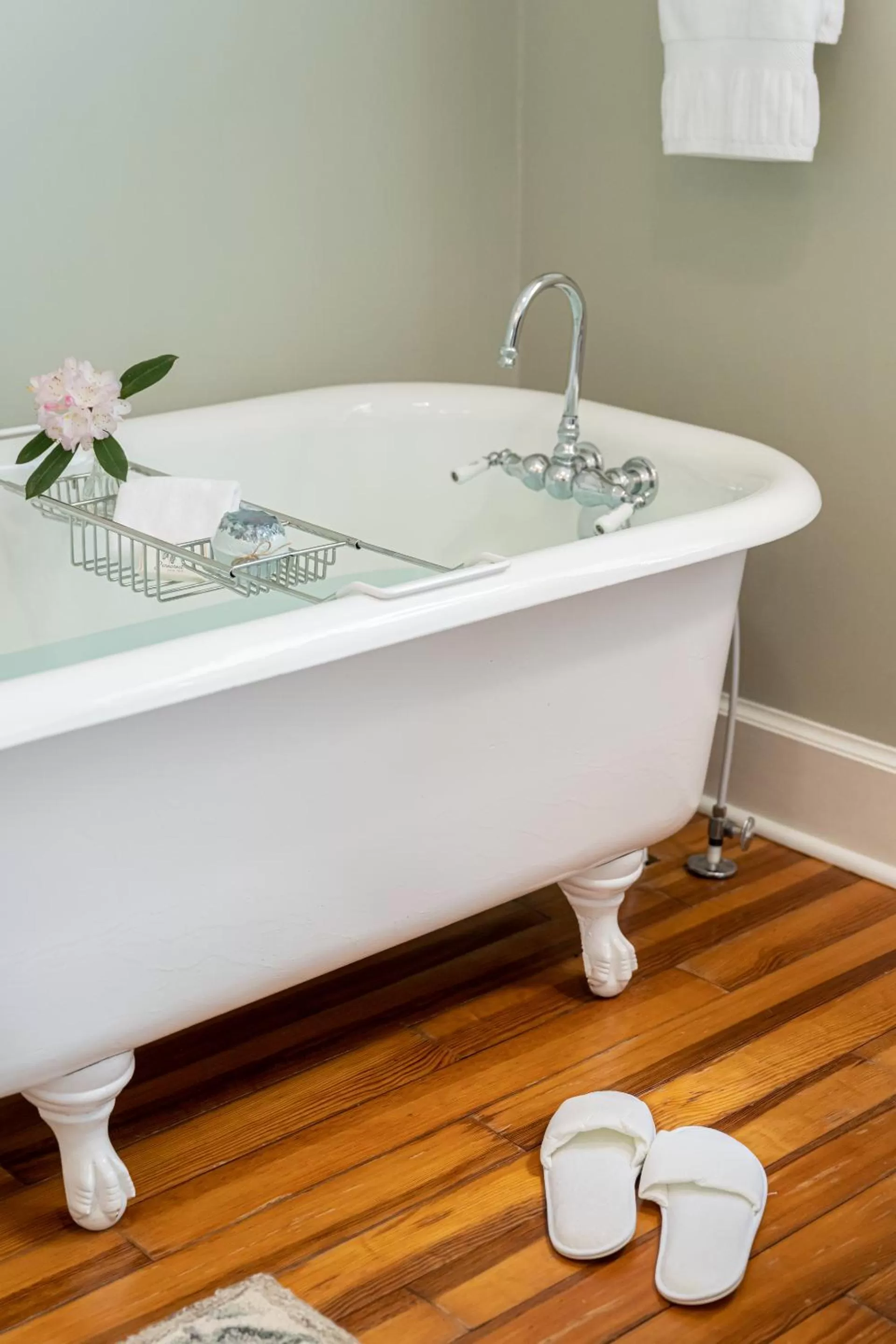 Bath, Bathroom in Pinecrest Bed & Breakfast