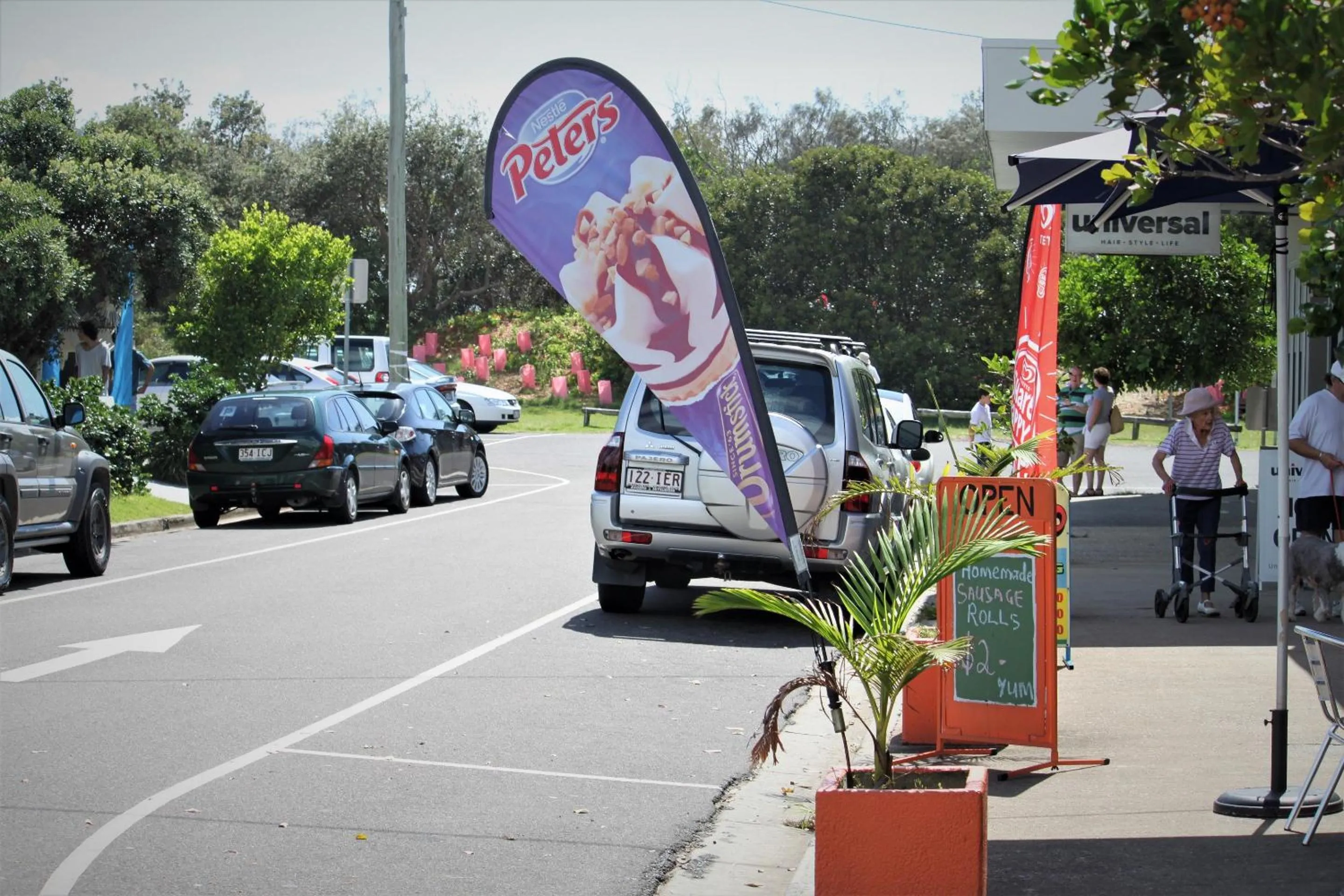 Restaurant/places to eat in Pacific Palms Motor Inn