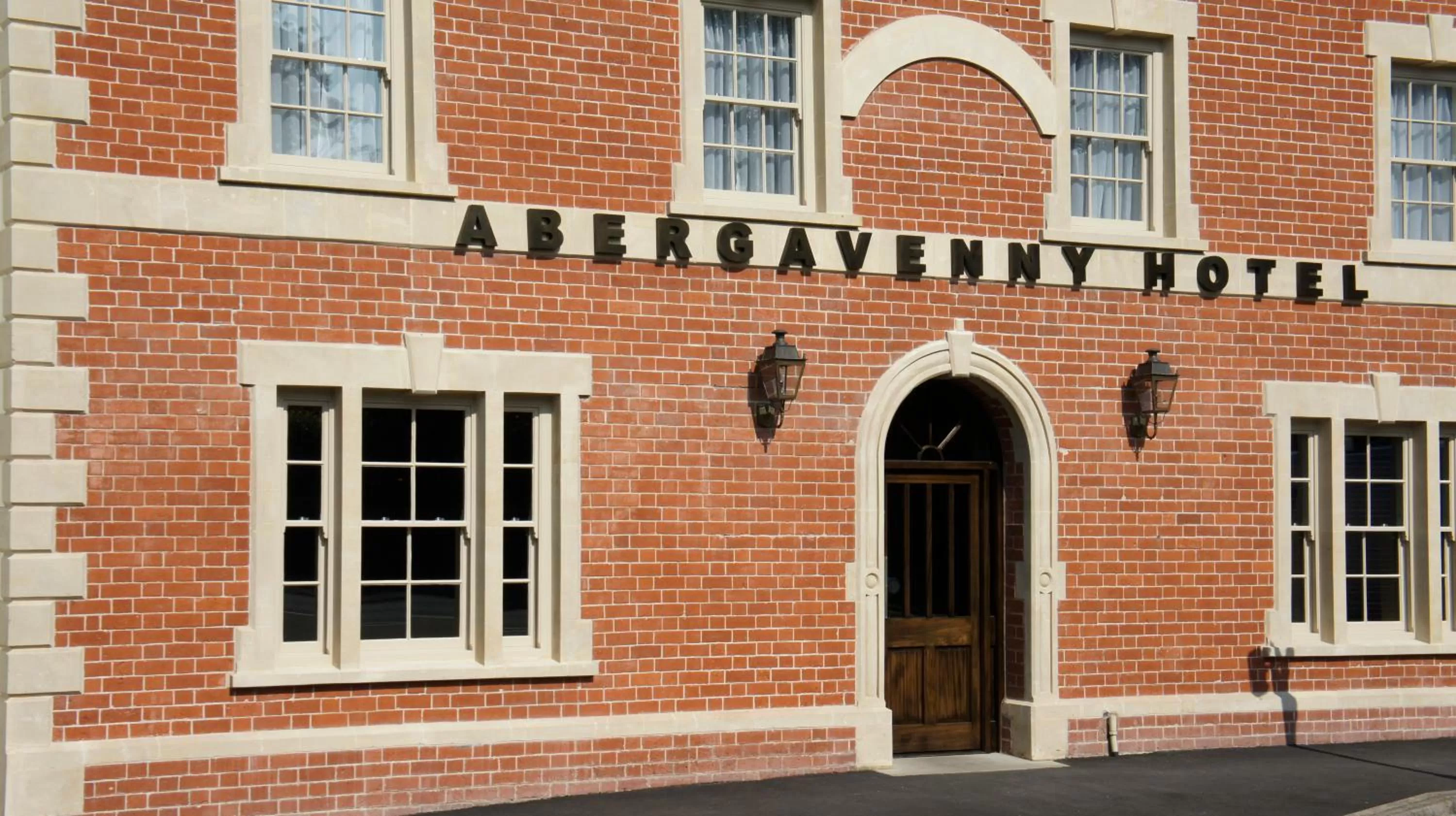 Facade/entrance, Property Building in Abergavenny Hotel