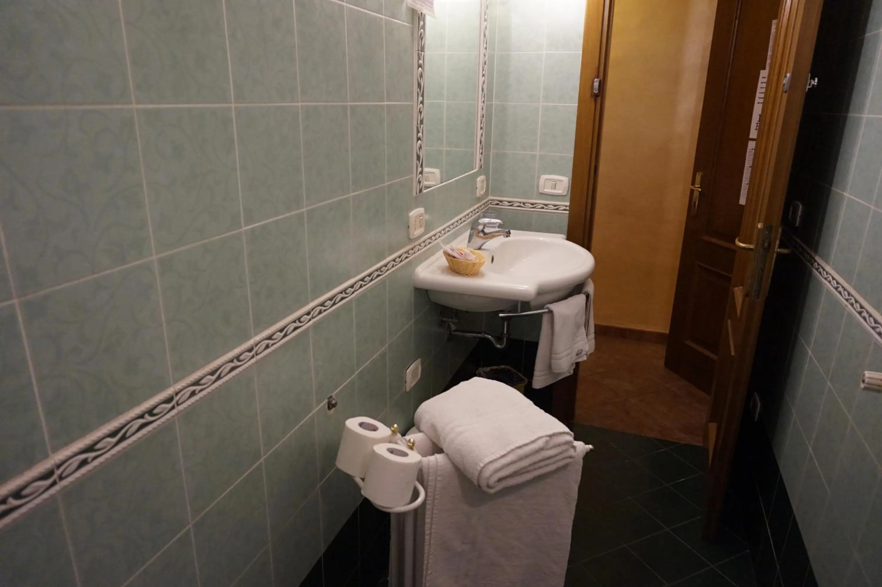 Bathroom in Hotel Maryelen