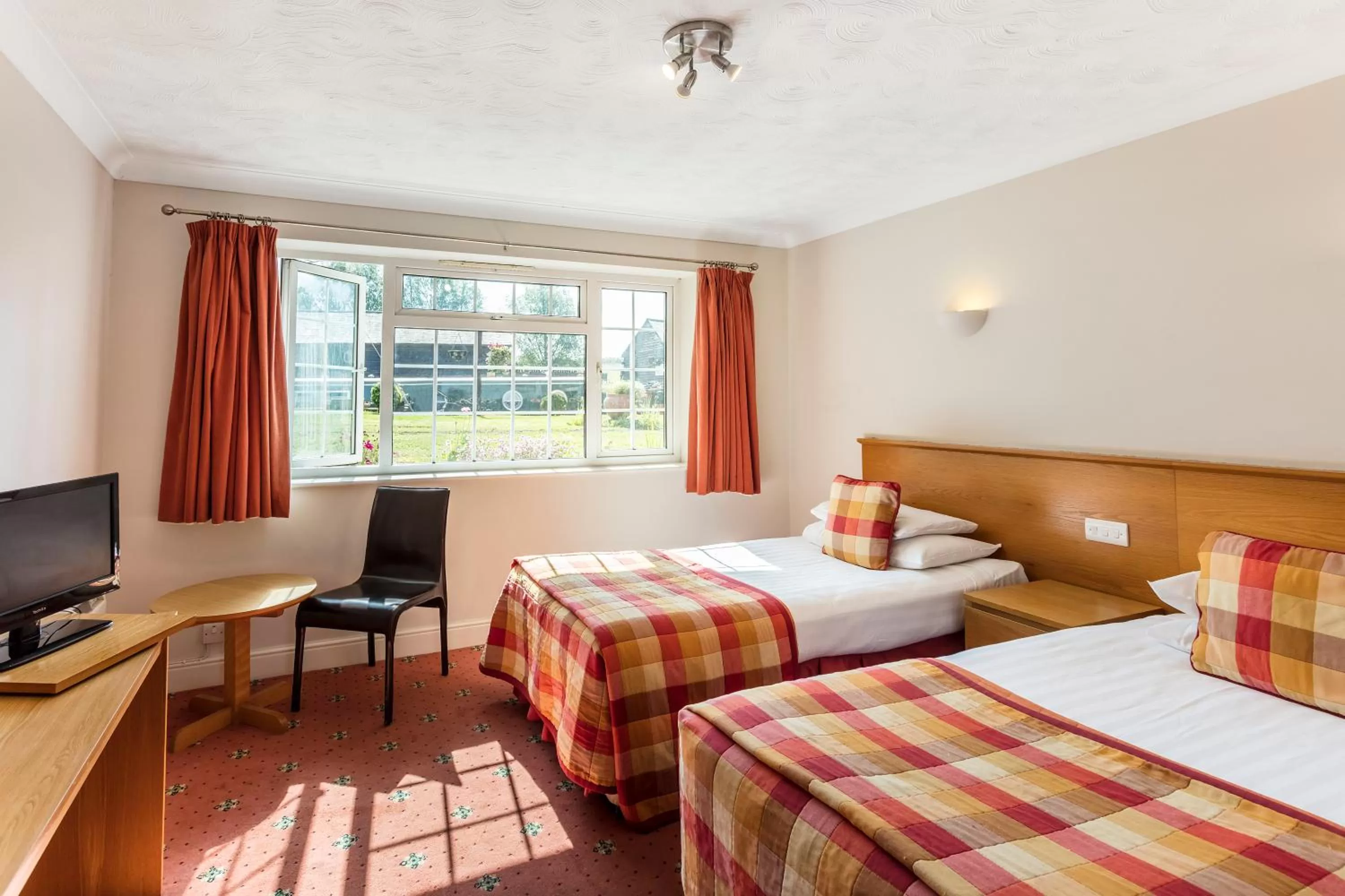 Bedroom, Bed in Roydon Marina Village Hotel
