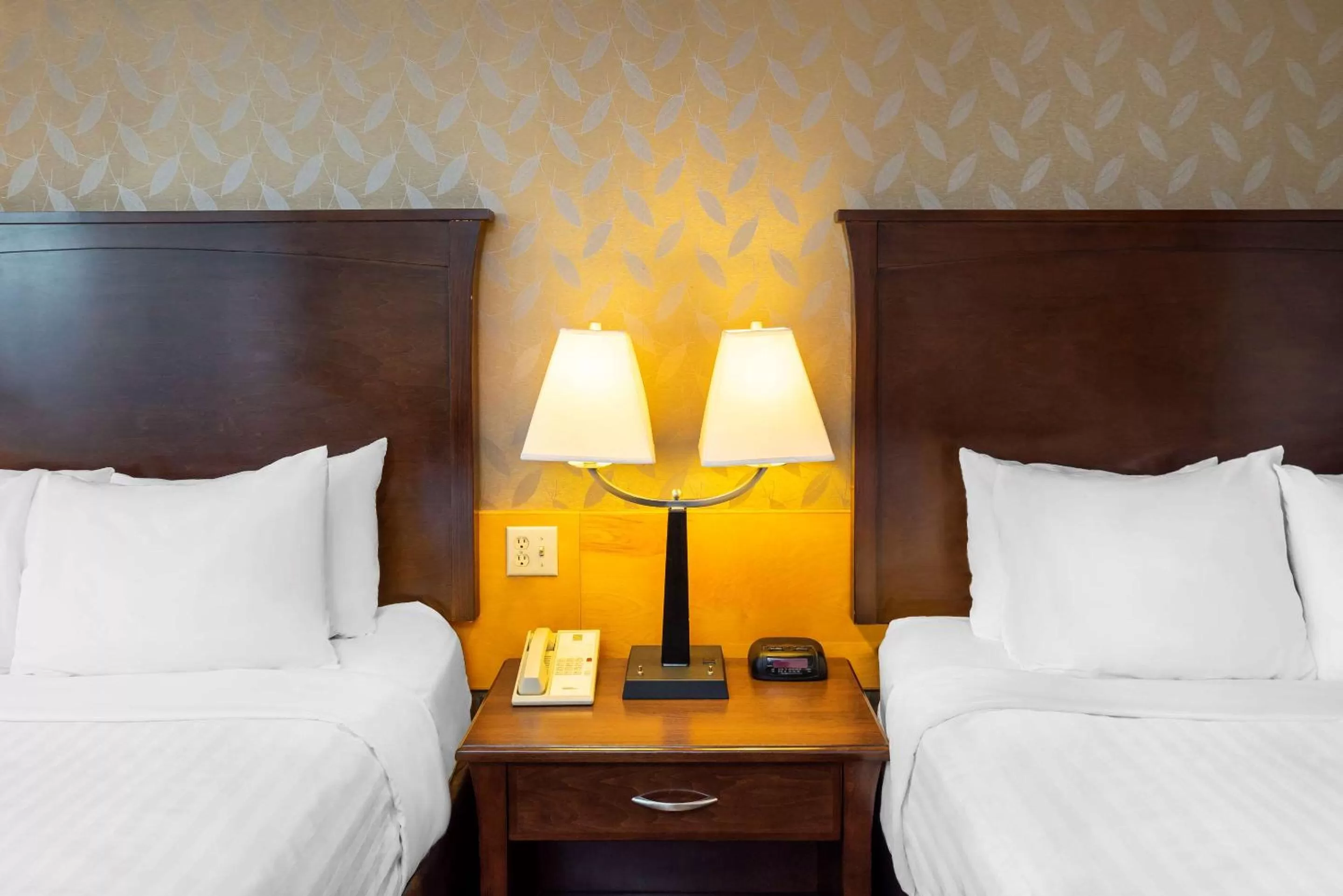 Bedroom, Bed in Prestige Riverside Lodge Quesnel