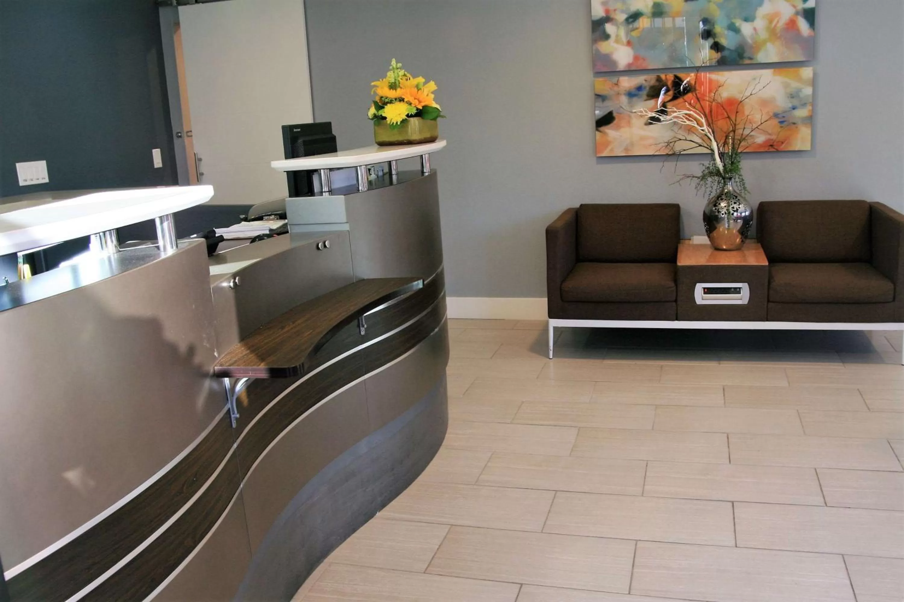 Lobby or reception in Days Inn by Wyndham Pinole Berkeley