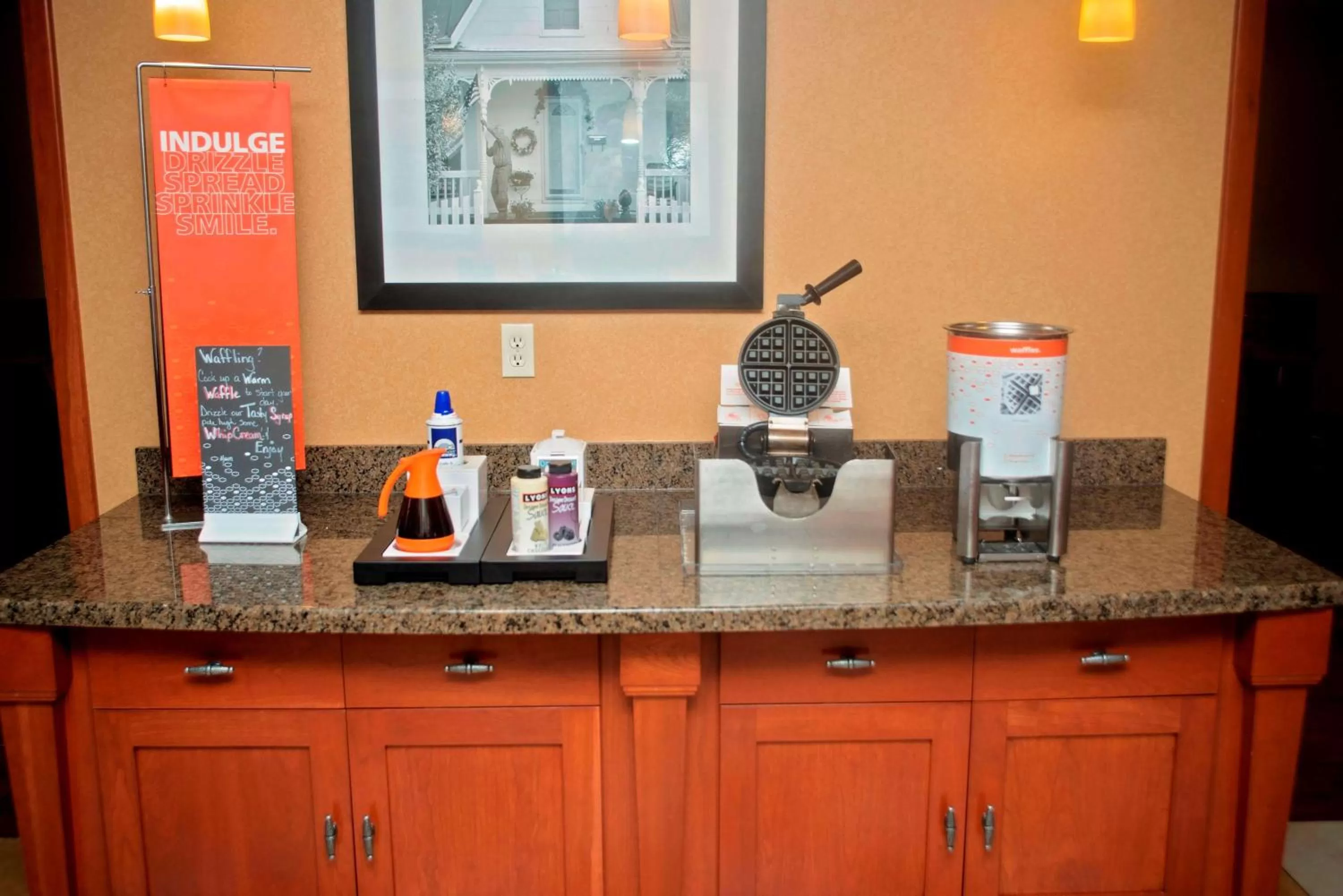 Dining area in Hampton Inn Evanston