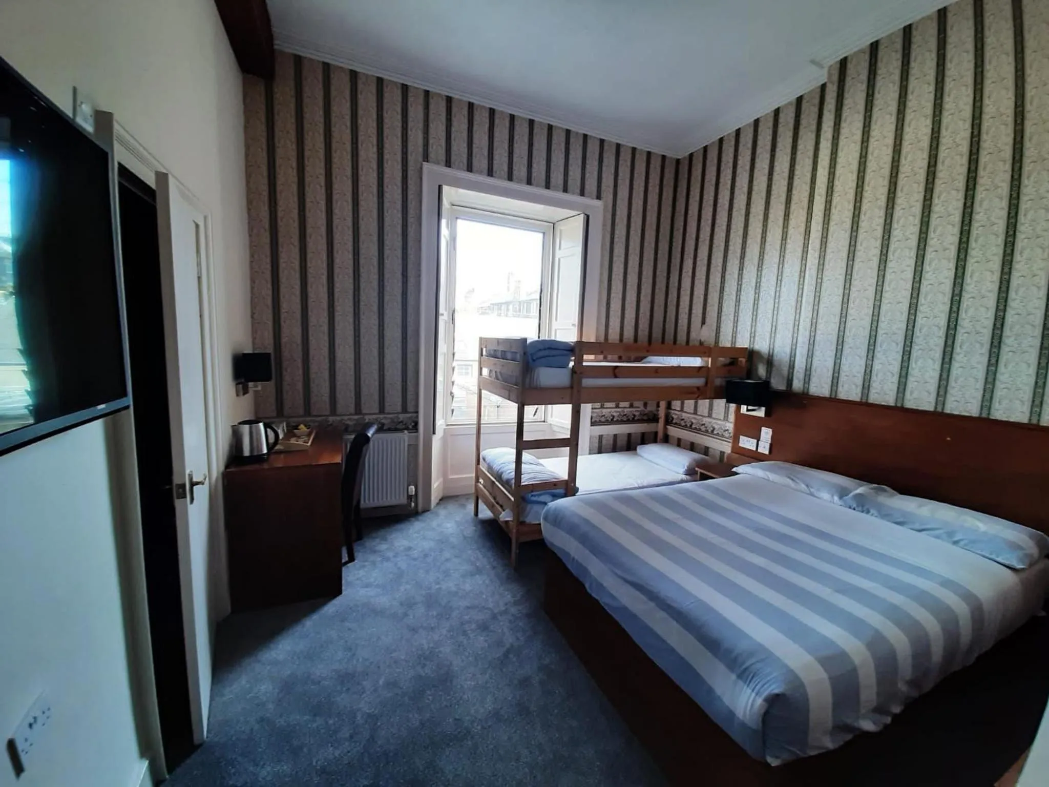 Photo of the whole room, Bunk Bed in Adelphi Hotel