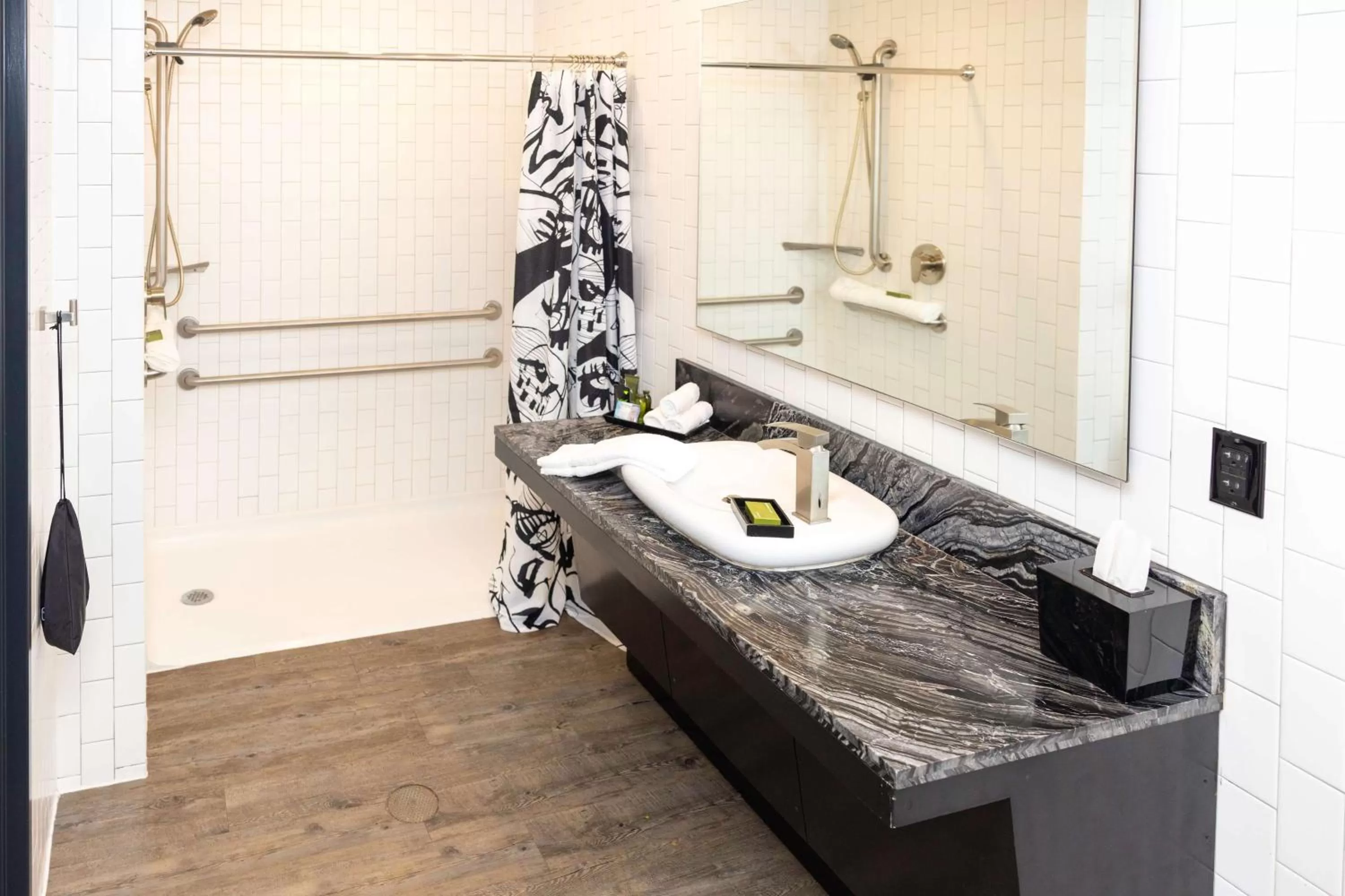 Bathroom in Lorenzo Hotel Dallas, Tapestry Collection by Hilton