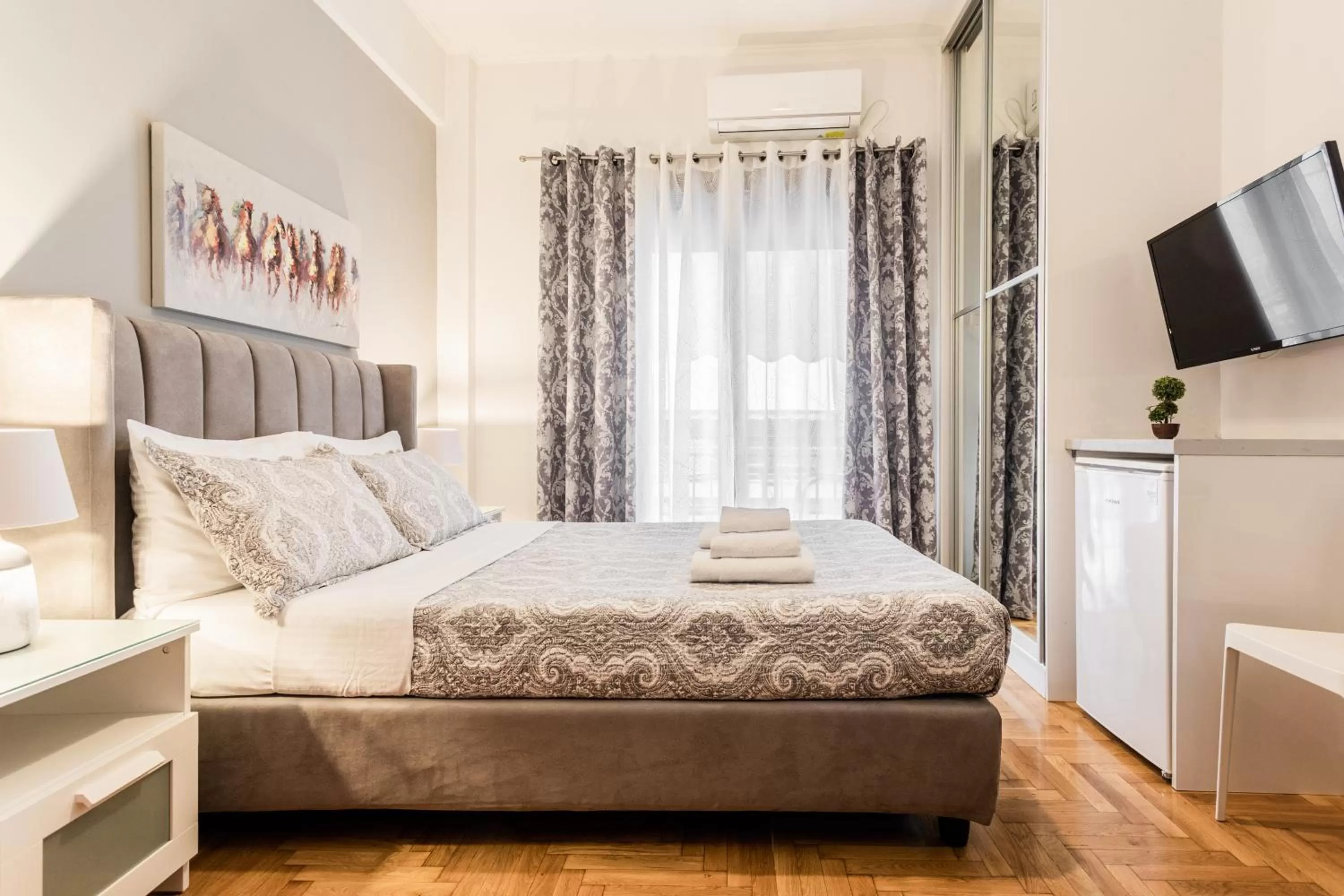 Bedroom, Bed in Nicholas Point Apartments and Rooms