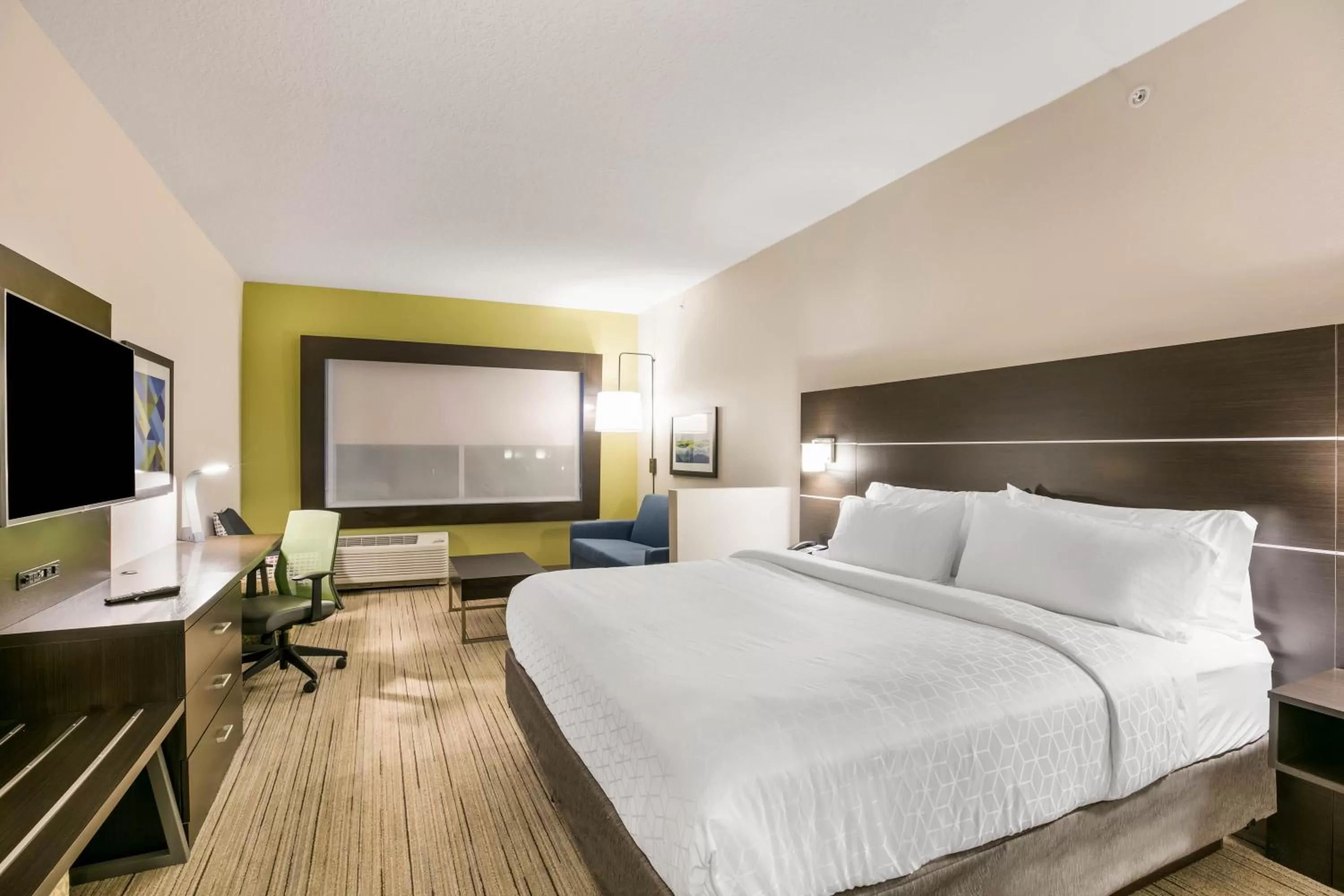 Photo of the whole room, Bed in Holiday Inn Express & Suites Jacksonville - Town Center by IHG