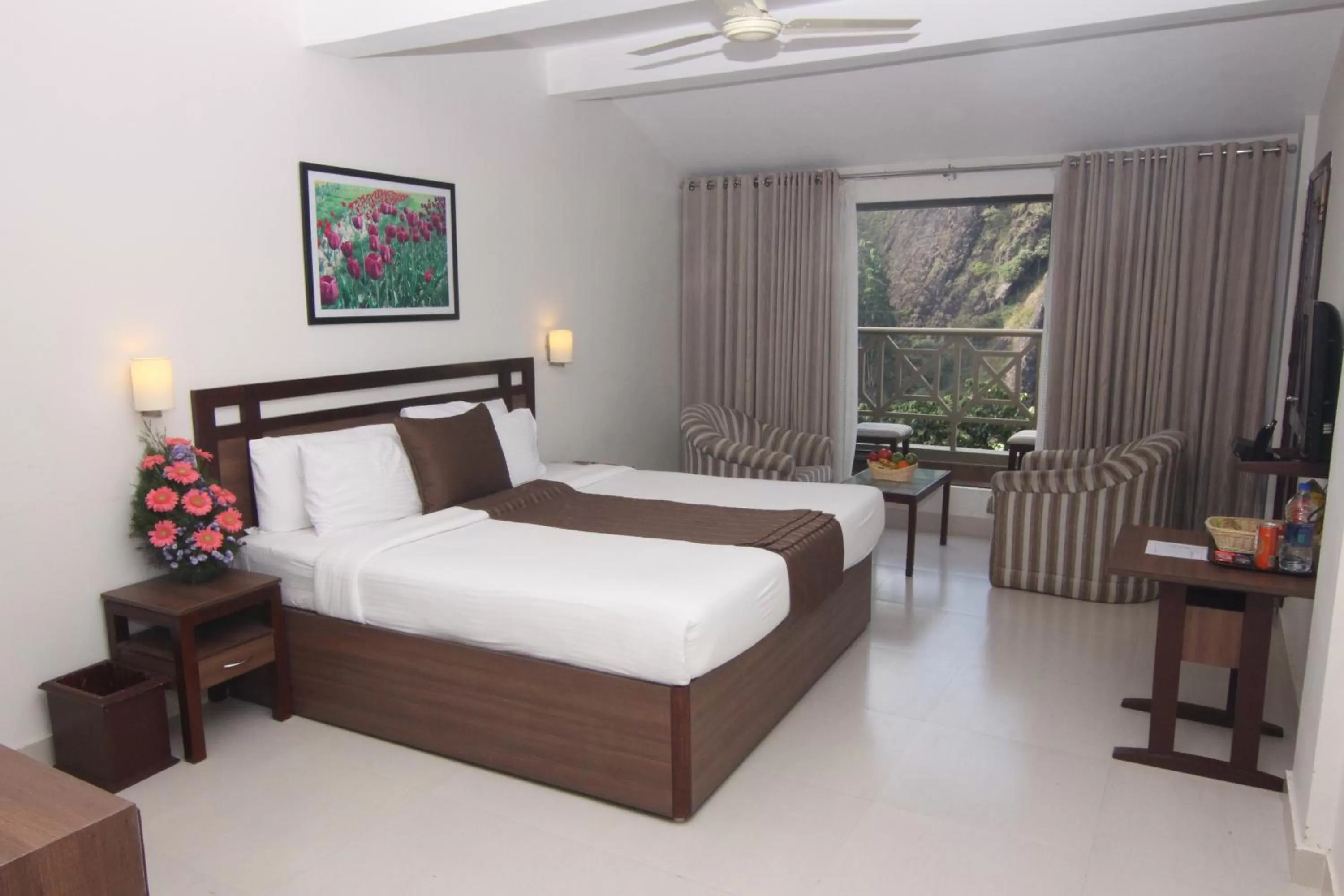 Photo of the whole room, Bed in Abad Copper Castle Resort