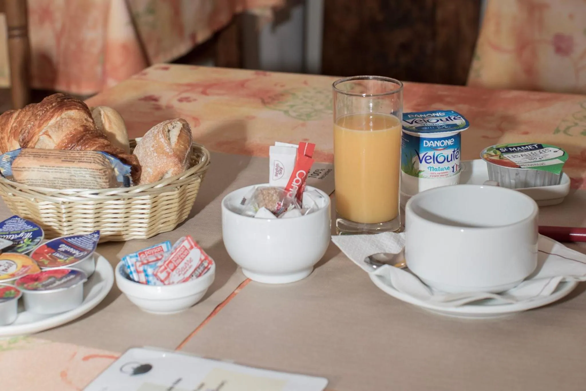 Breakfast in Cit'Hotel Aéro-Hotel