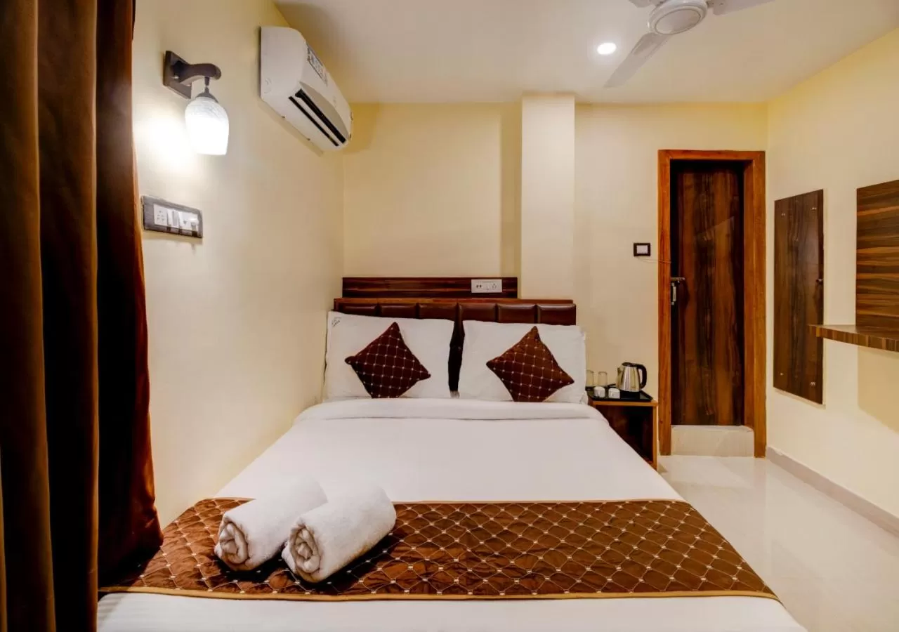 Photo of the whole room, Bed in Hotel Sai Rain Tree