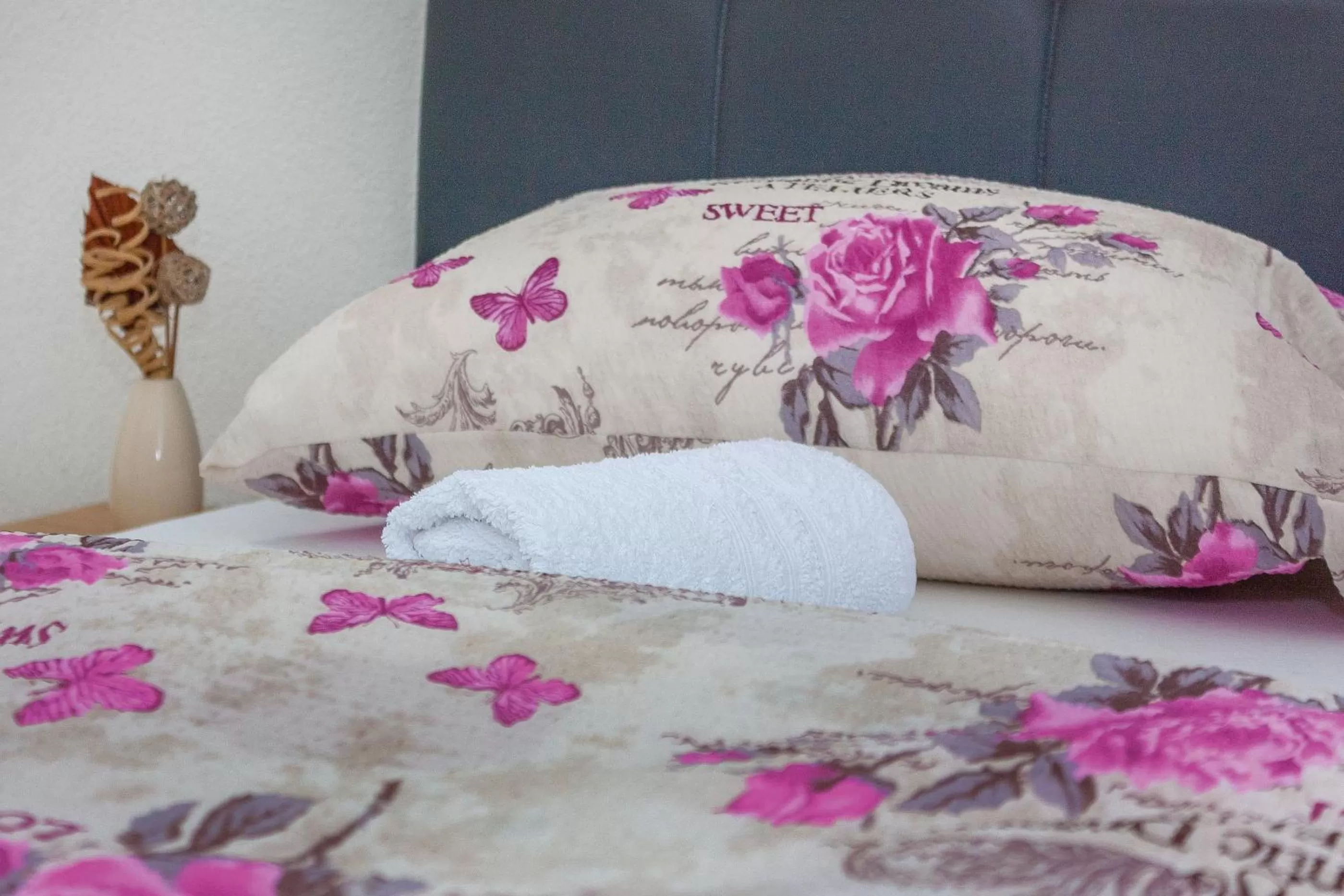 Bedroom, Bed in Villa Maja