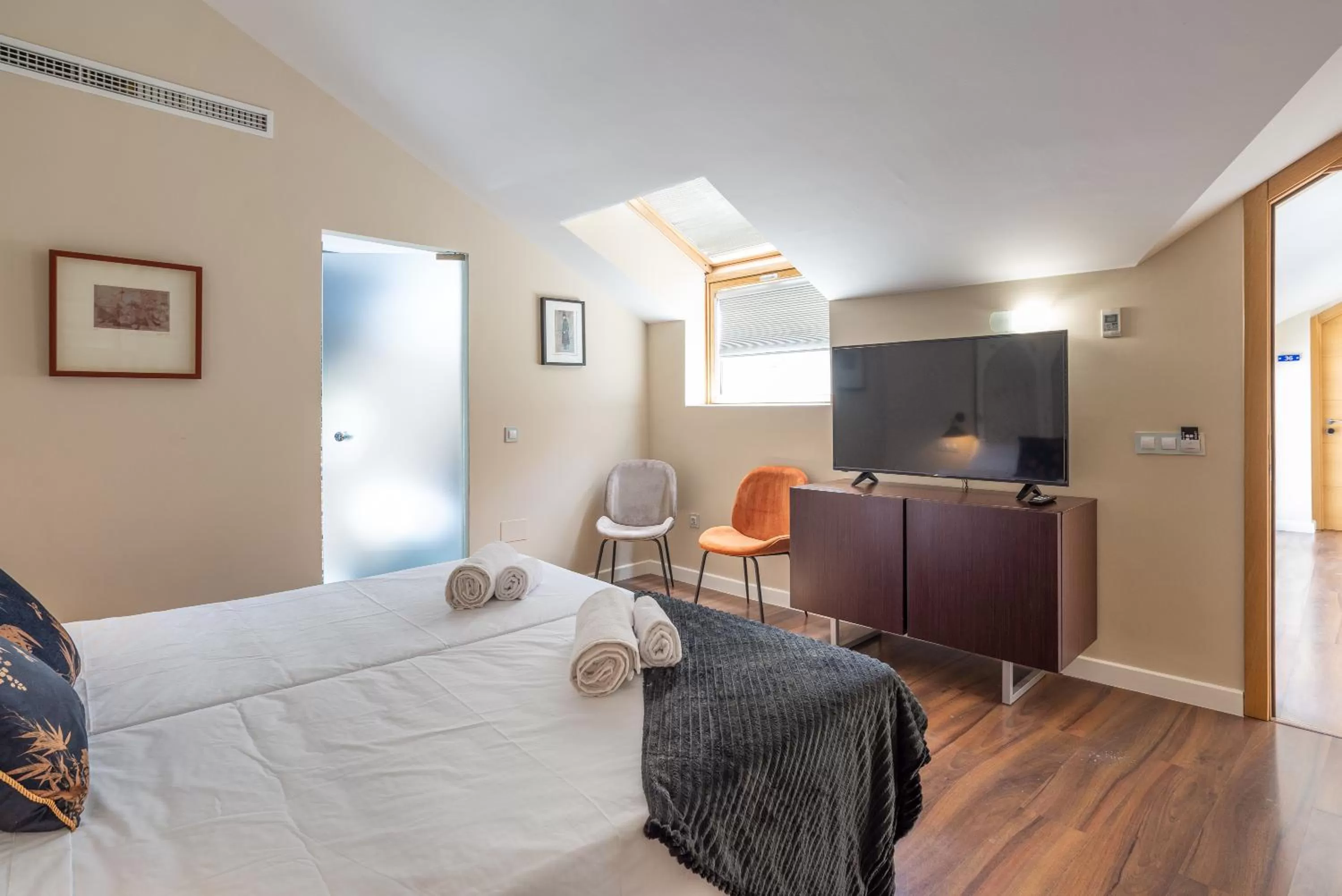 Photo of the whole room, Bed in Hotel Albaicín