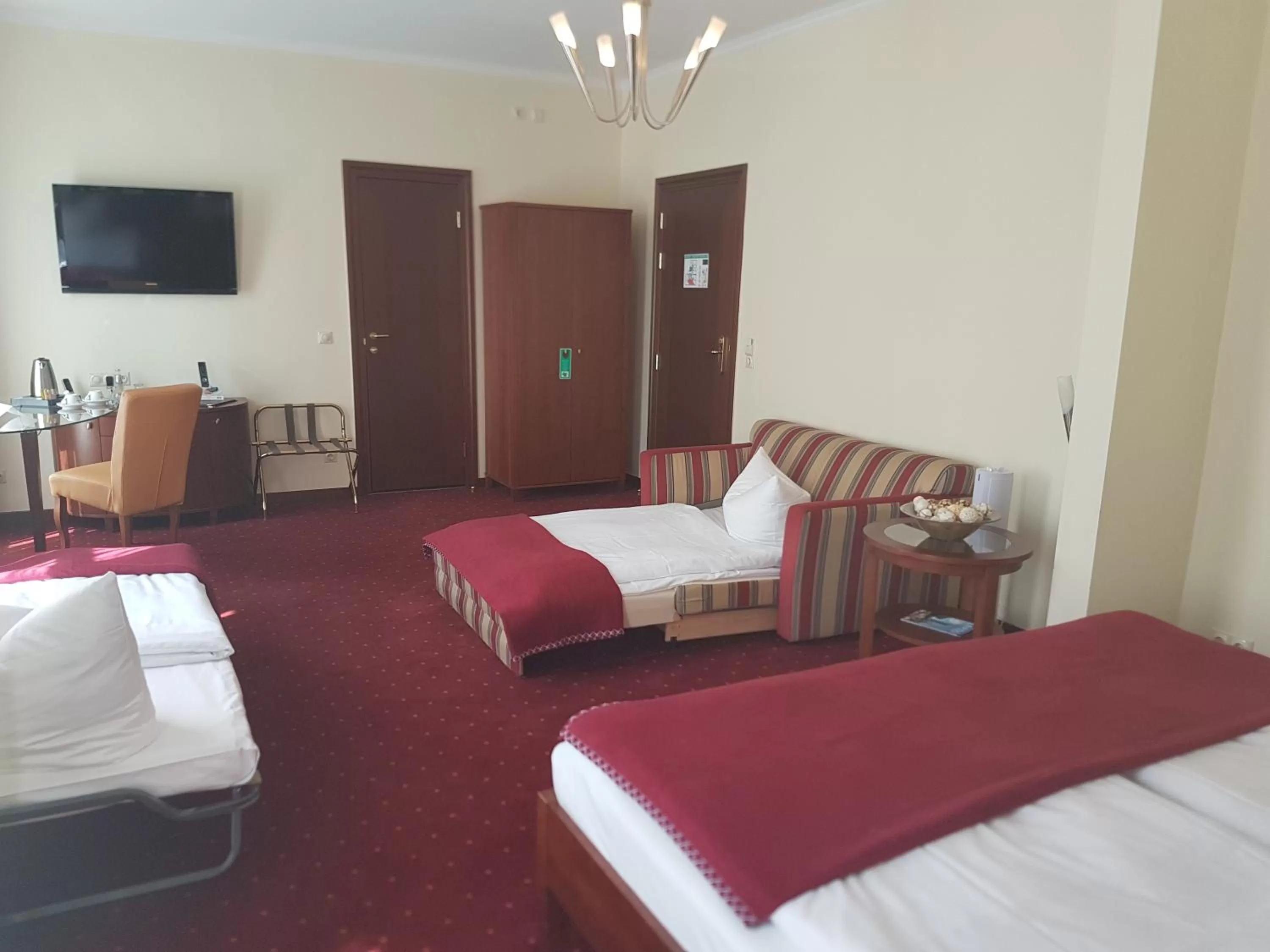 Photo of the whole room, Bed in Hotel Arena City