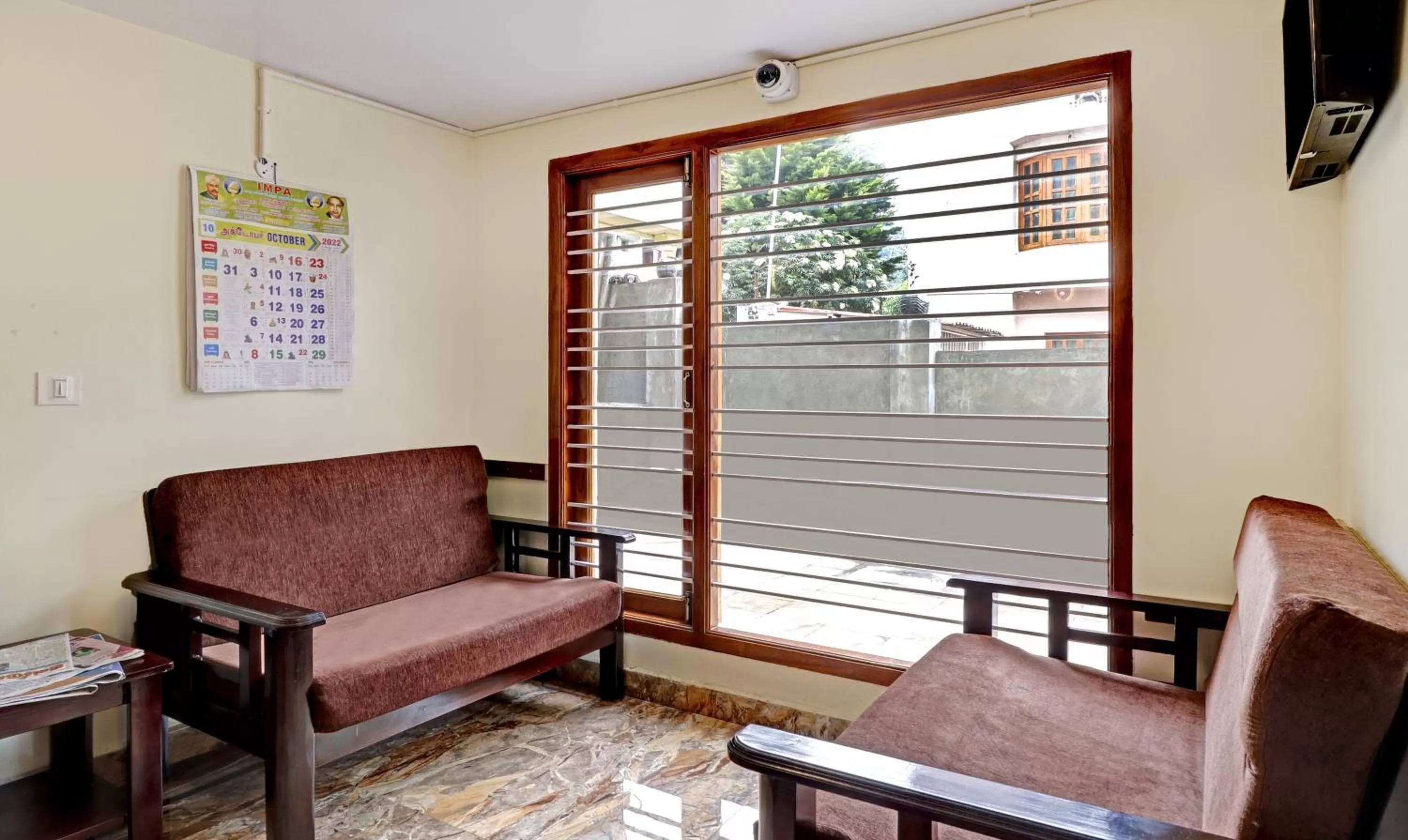 Seating area in Treebo Aall Season