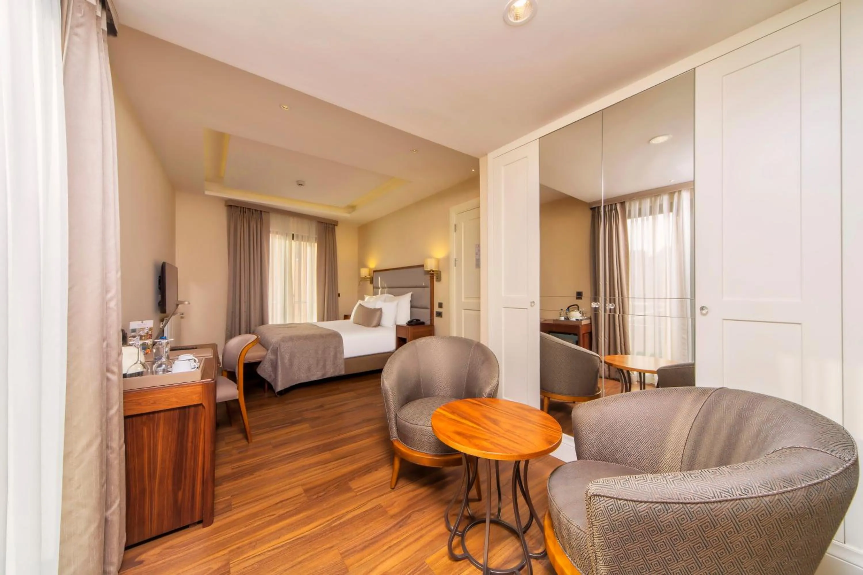 Shower, Bed in Hotel Morione & Spa Center