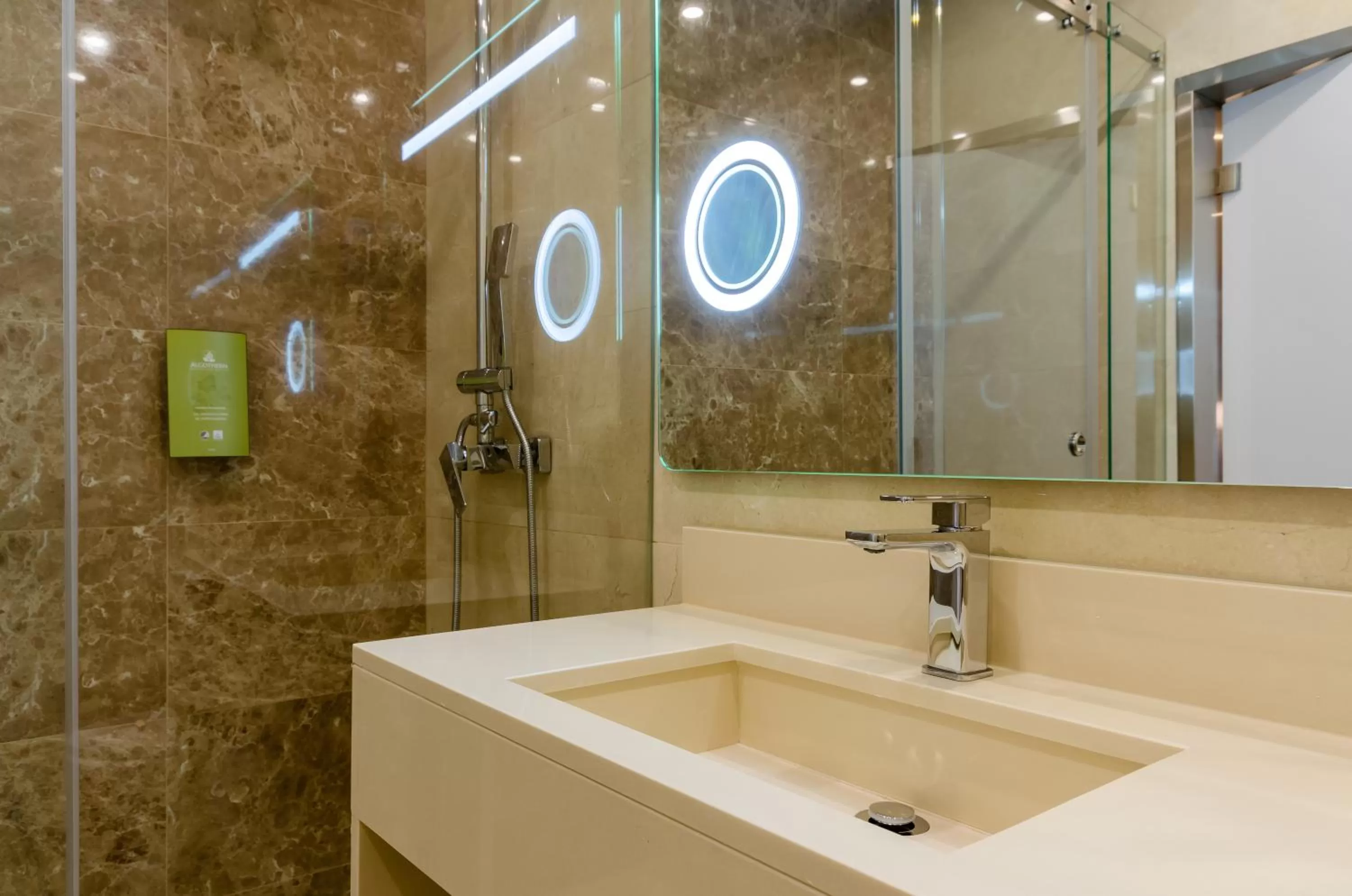 Shower in Hotel Borges Chiado