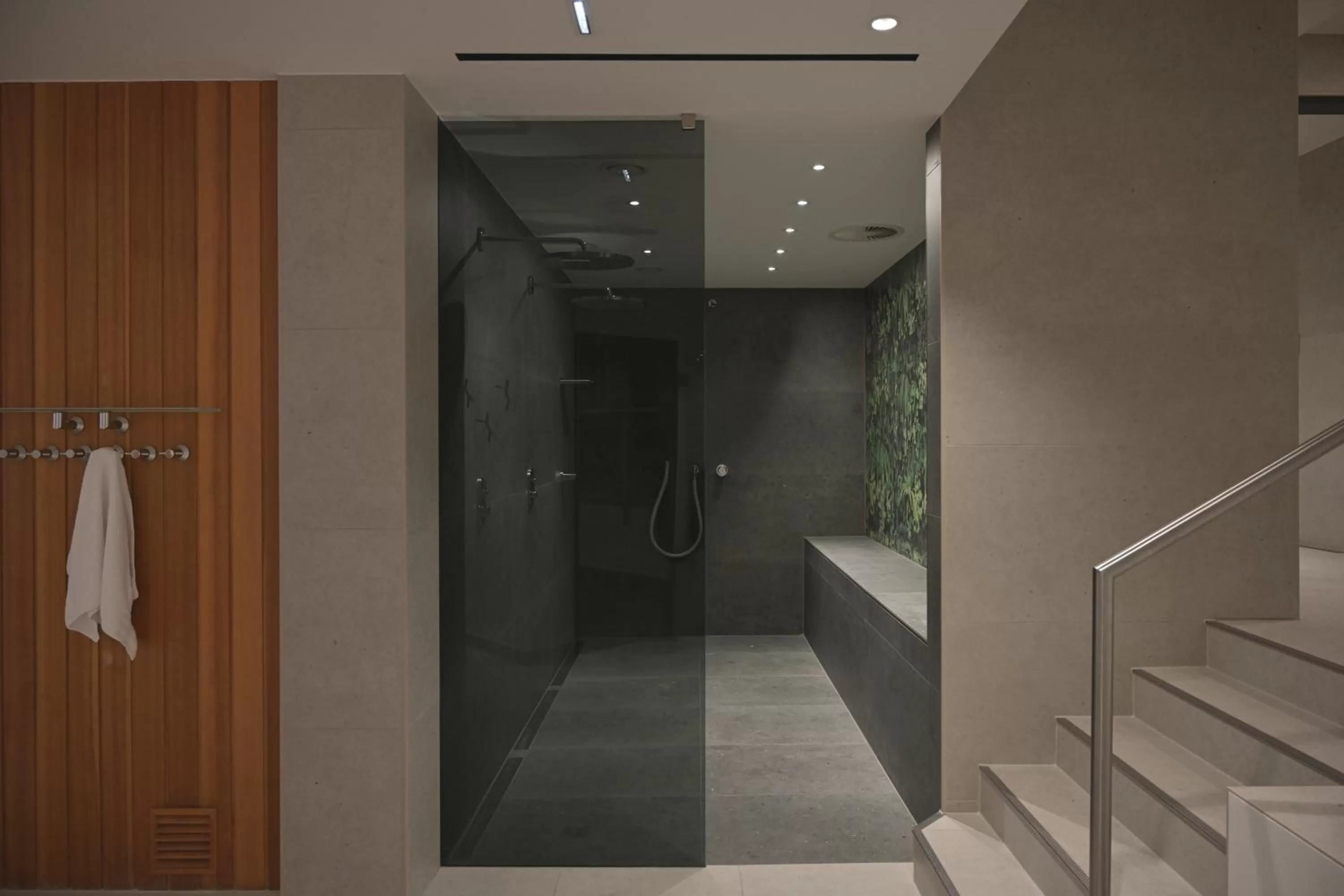 Spa and wellness centre/facilities in Hotel VierJahreszeiten am Seilersee