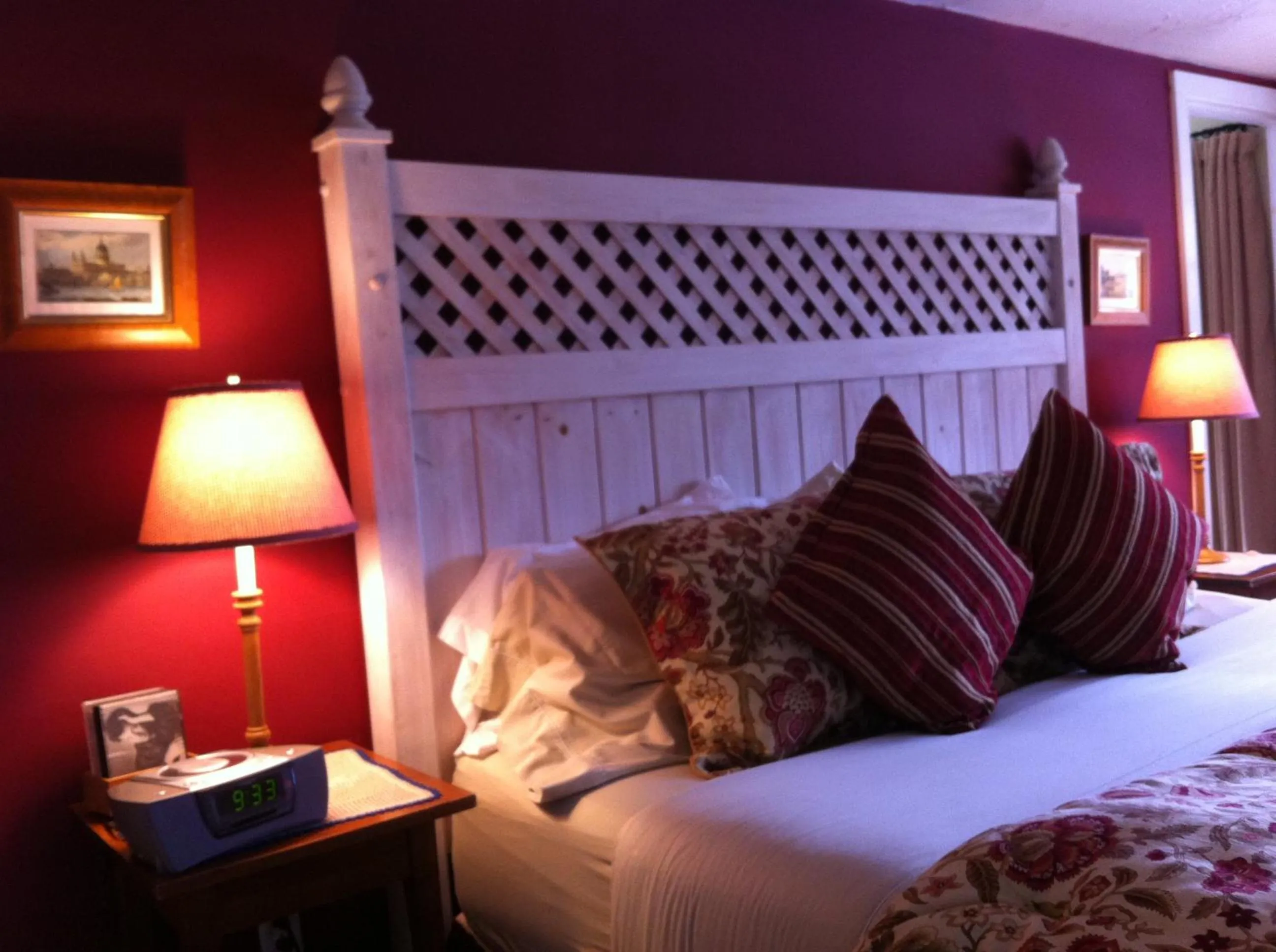 Decorative detail, Bed in Deerhill Inn