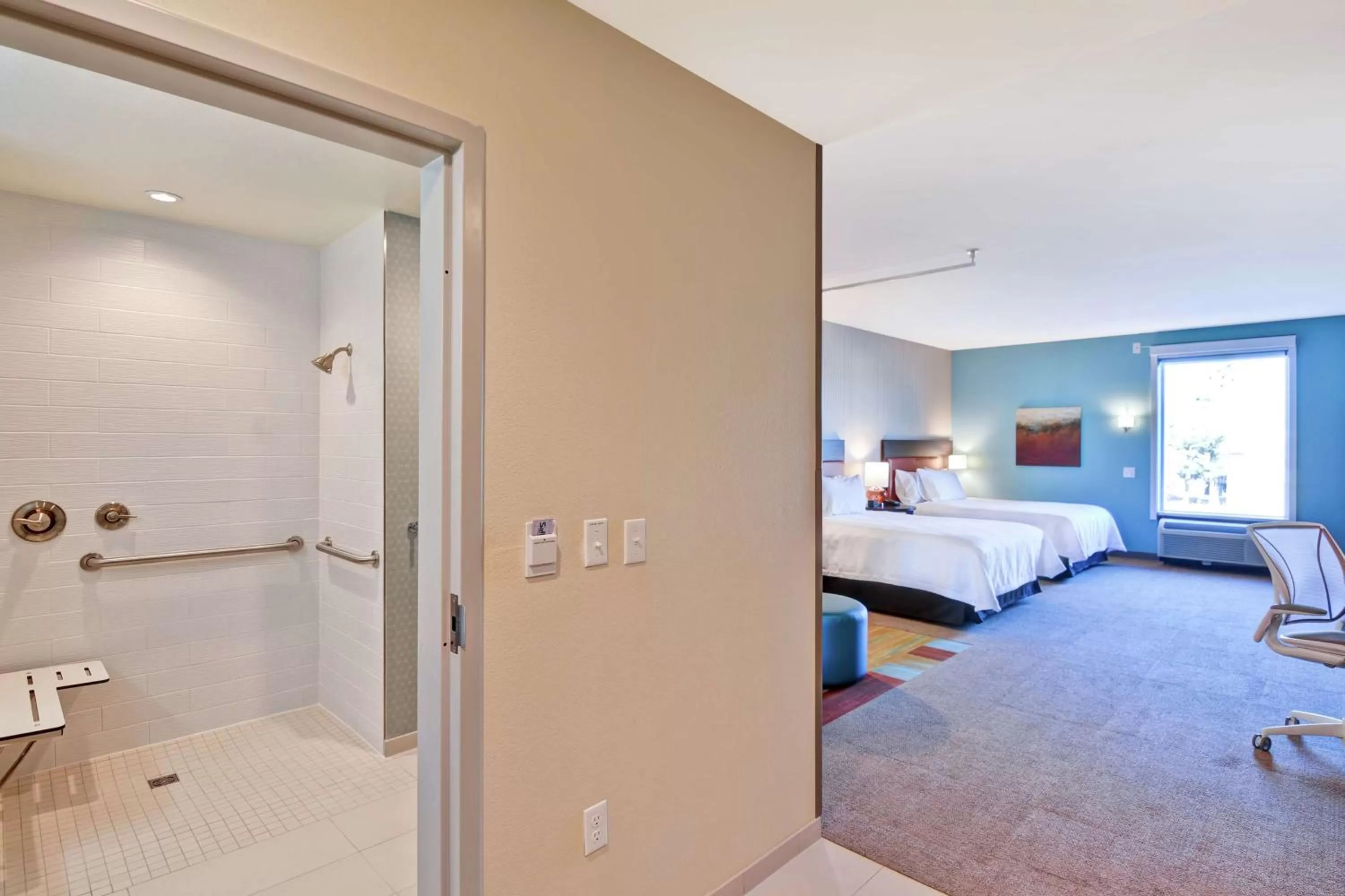 Bathroom, Bed in Home2 Suites By Hilton Las Vegas Strip South