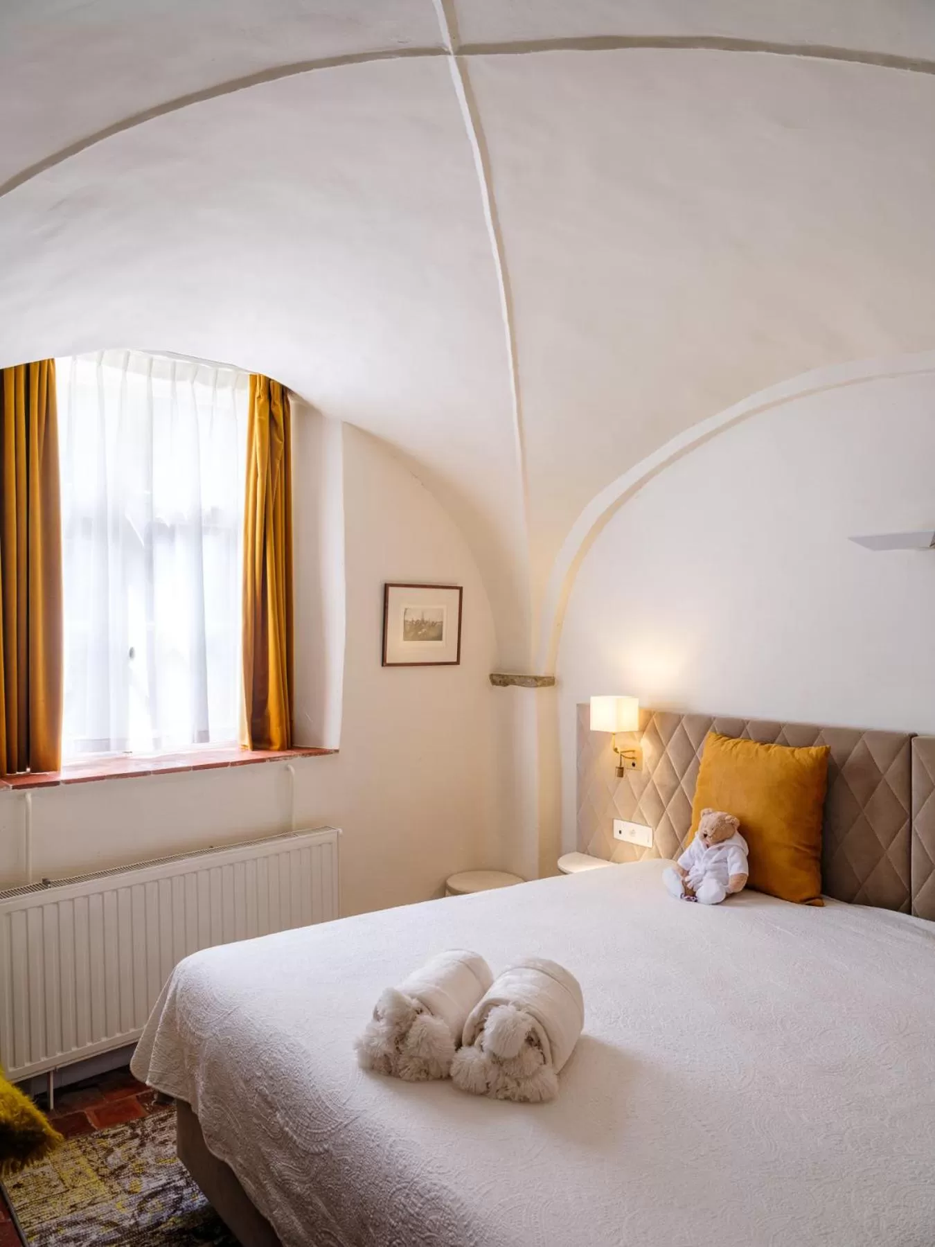 Bed in Canal View Hotel Ter Brughe by CW Hotel Collection