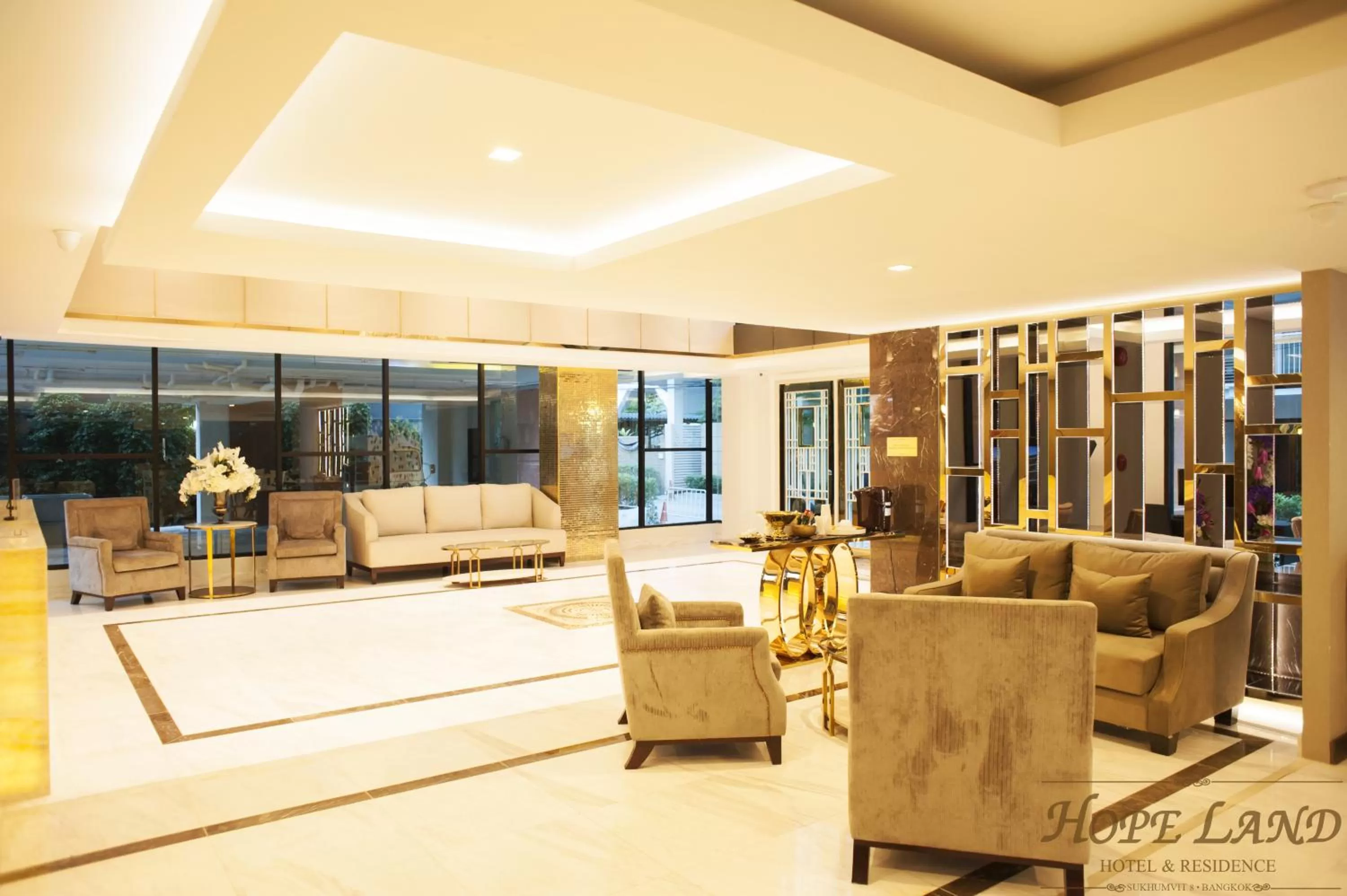Lobby or reception in Hope Land Hotel Sukhumvit 8