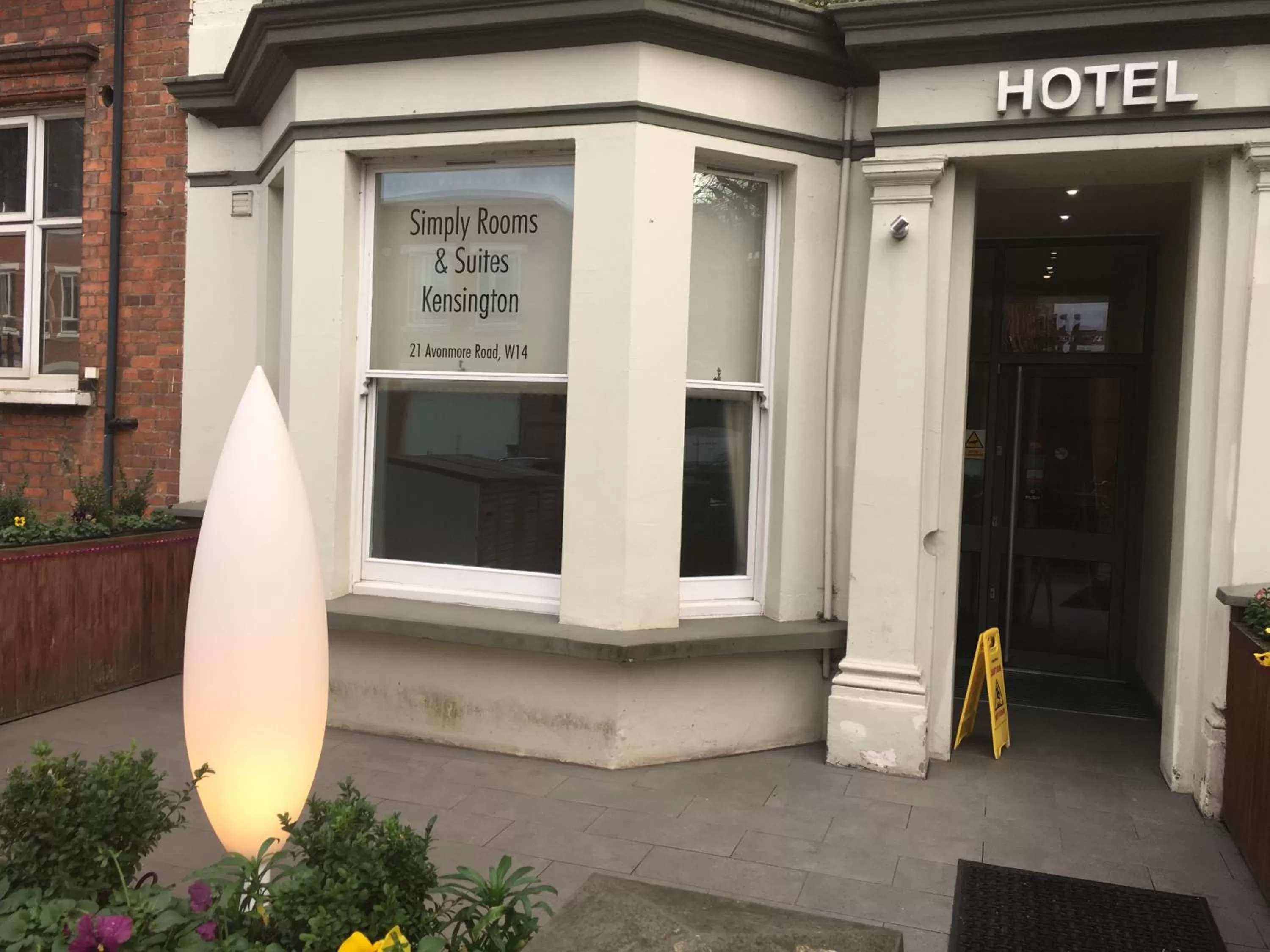 Facade/entrance in Simply Rooms & Suites