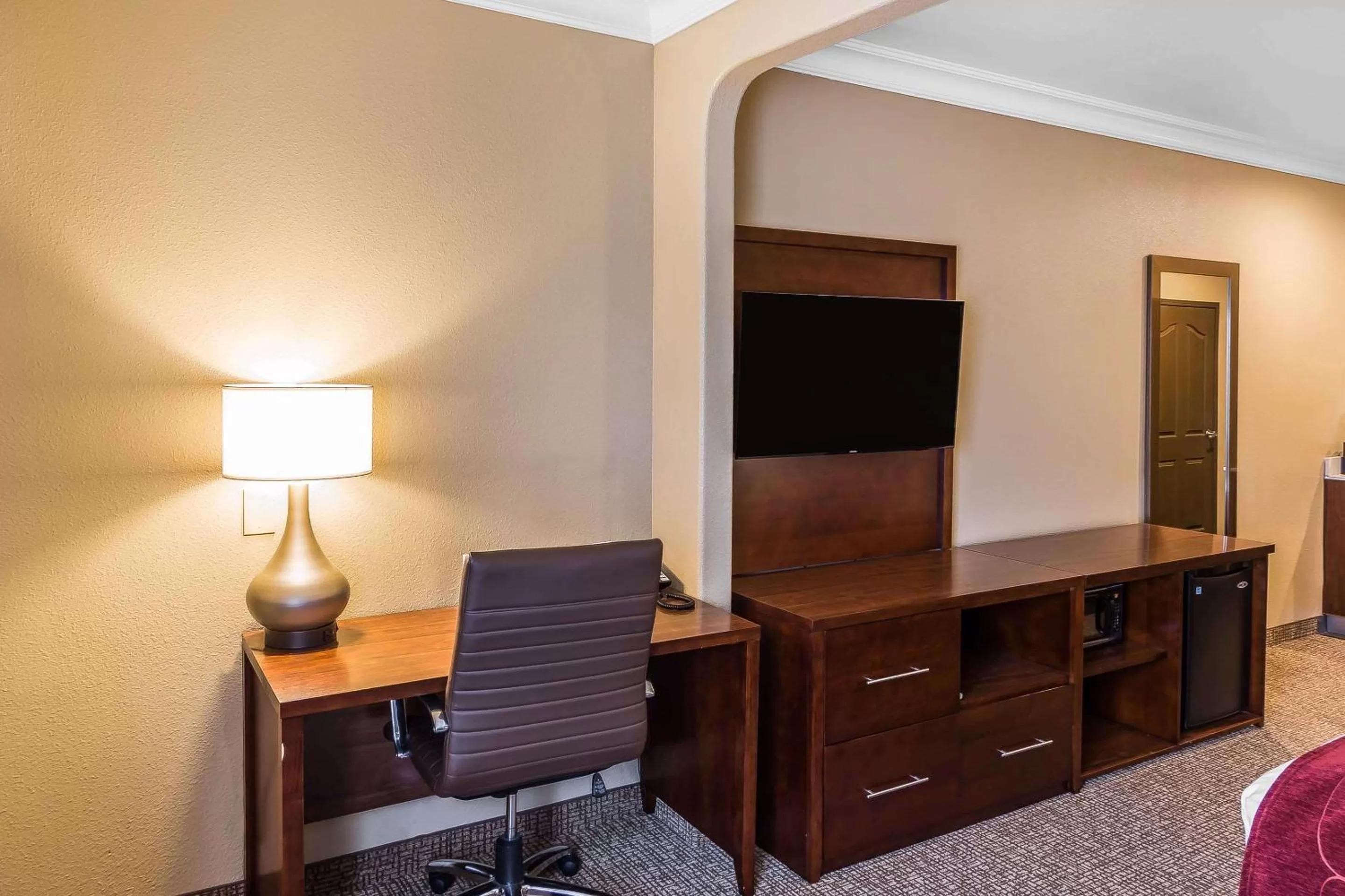 TV and multimedia, TV/Entertainment Center in Comfort Suites San Jose Airport