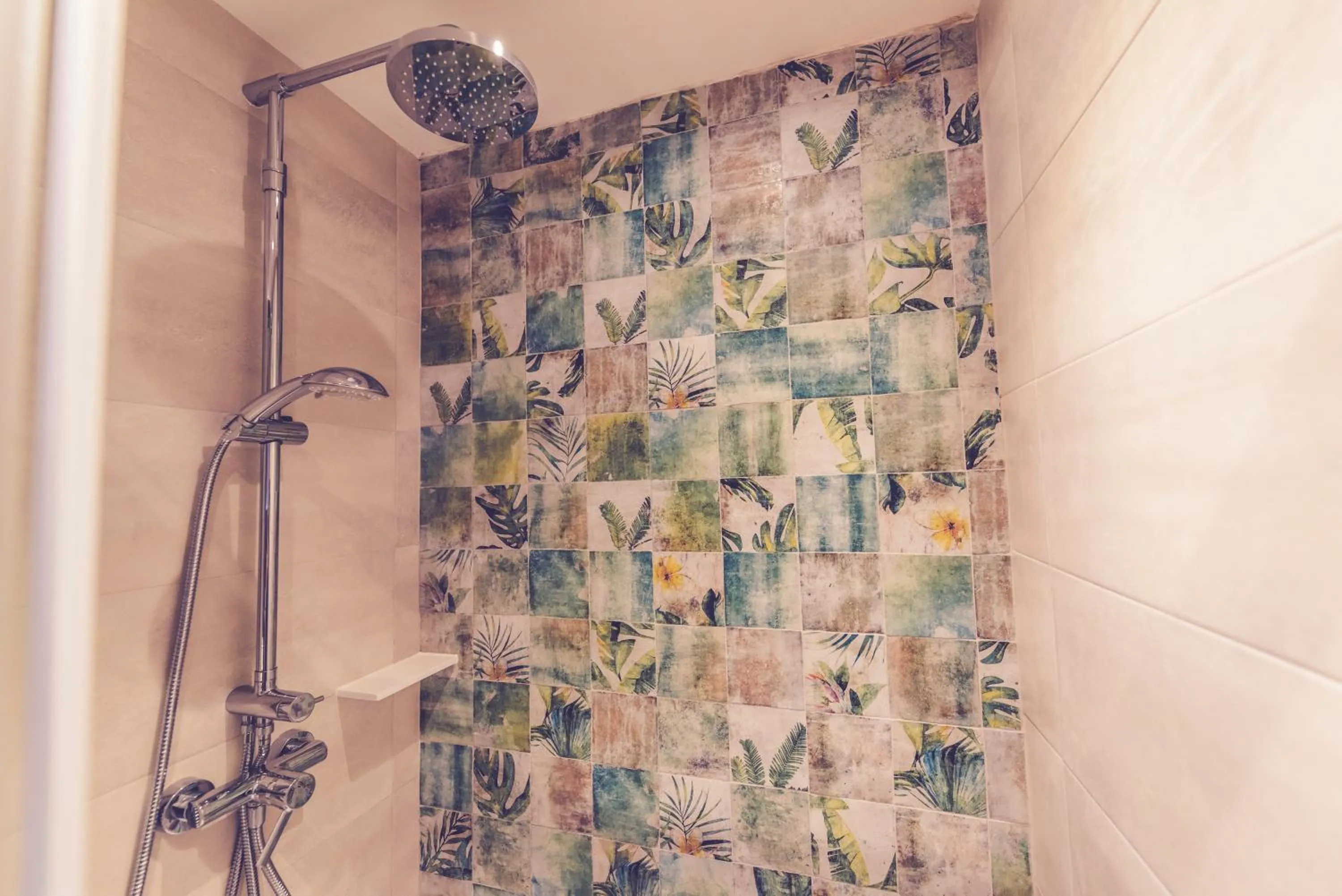 Shower in Hostal Marlasca