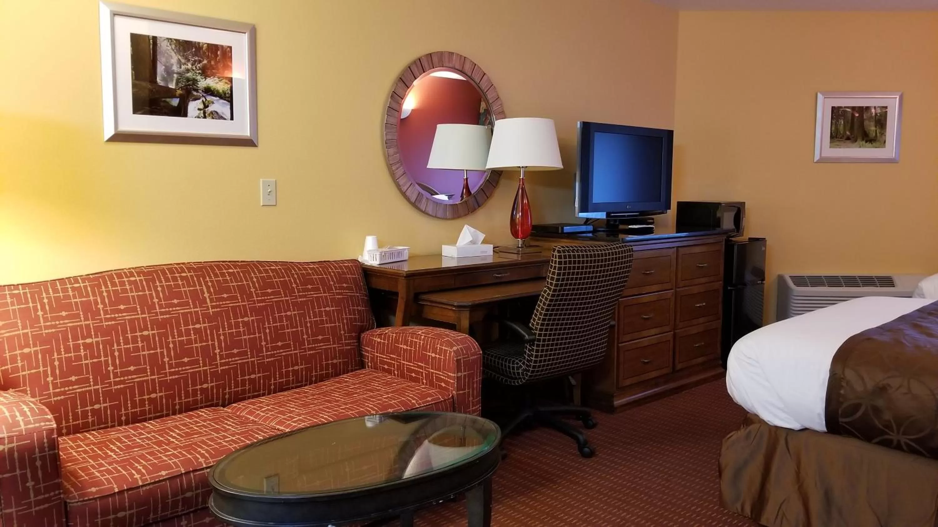 Photo of the whole room, Bed in Dew Drop Inn