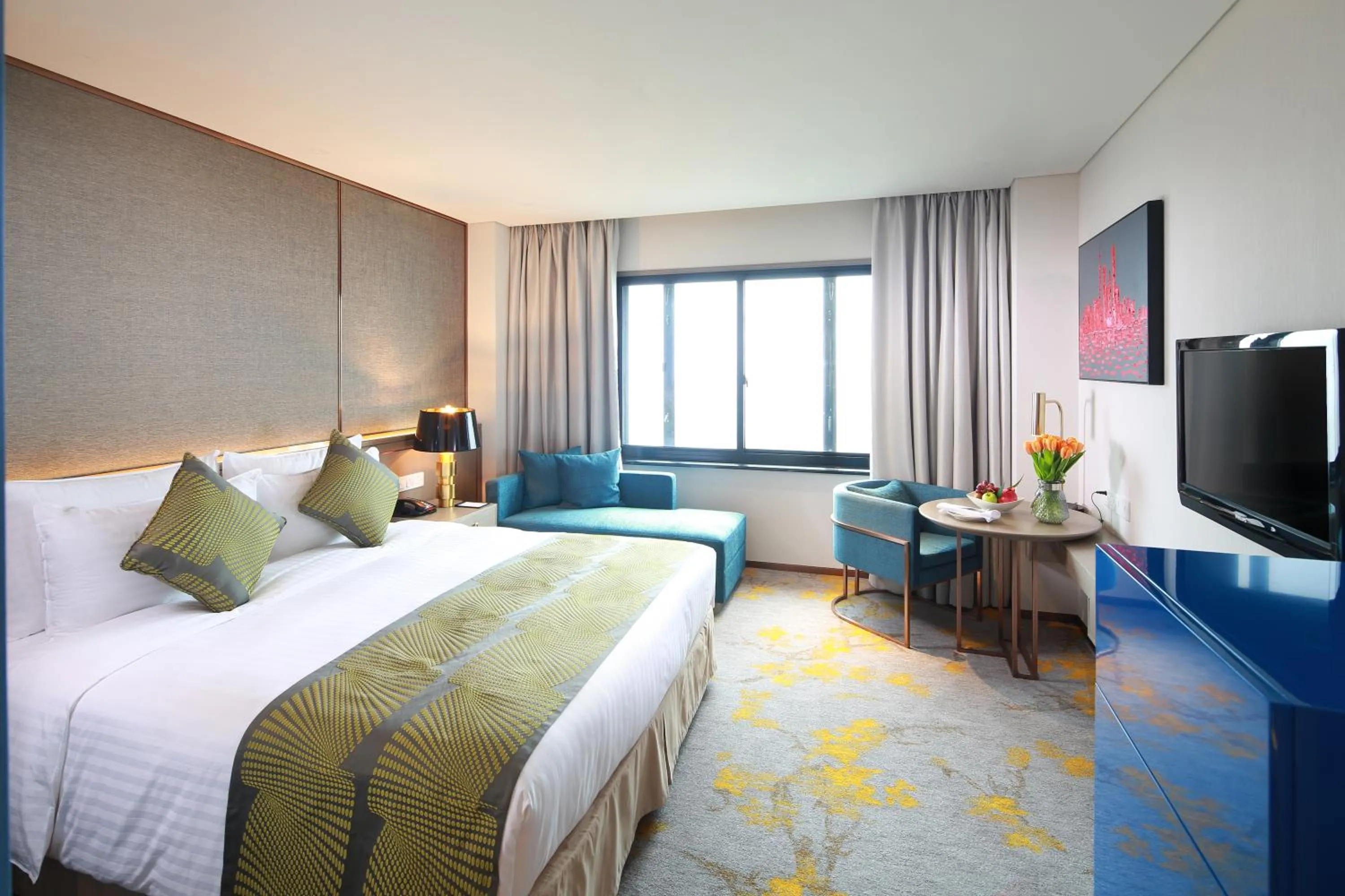 Bed in Golden Tulip Shanghai Hongqiao- A Louvre Hotel