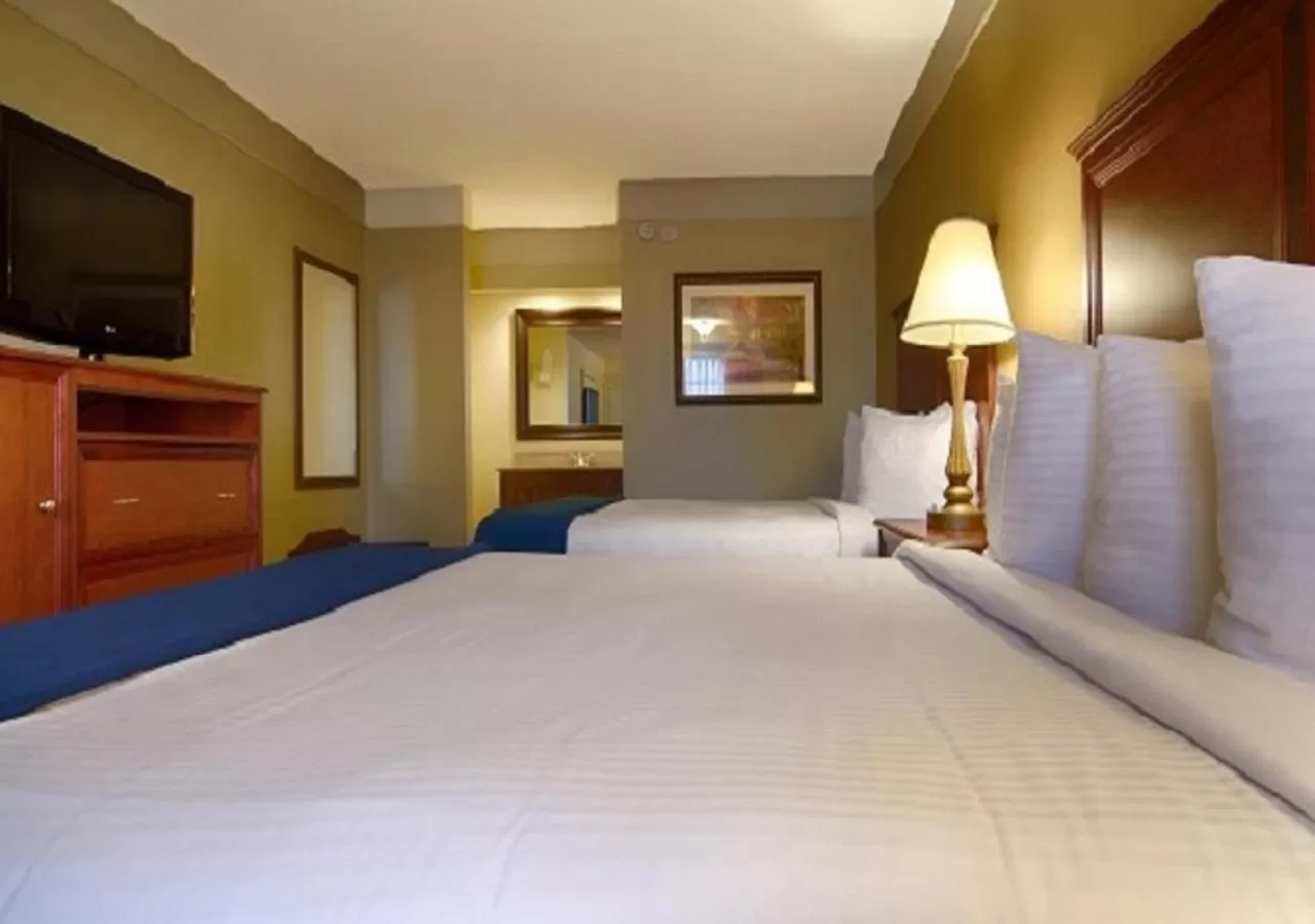 Bed in The Smoke House Lodge