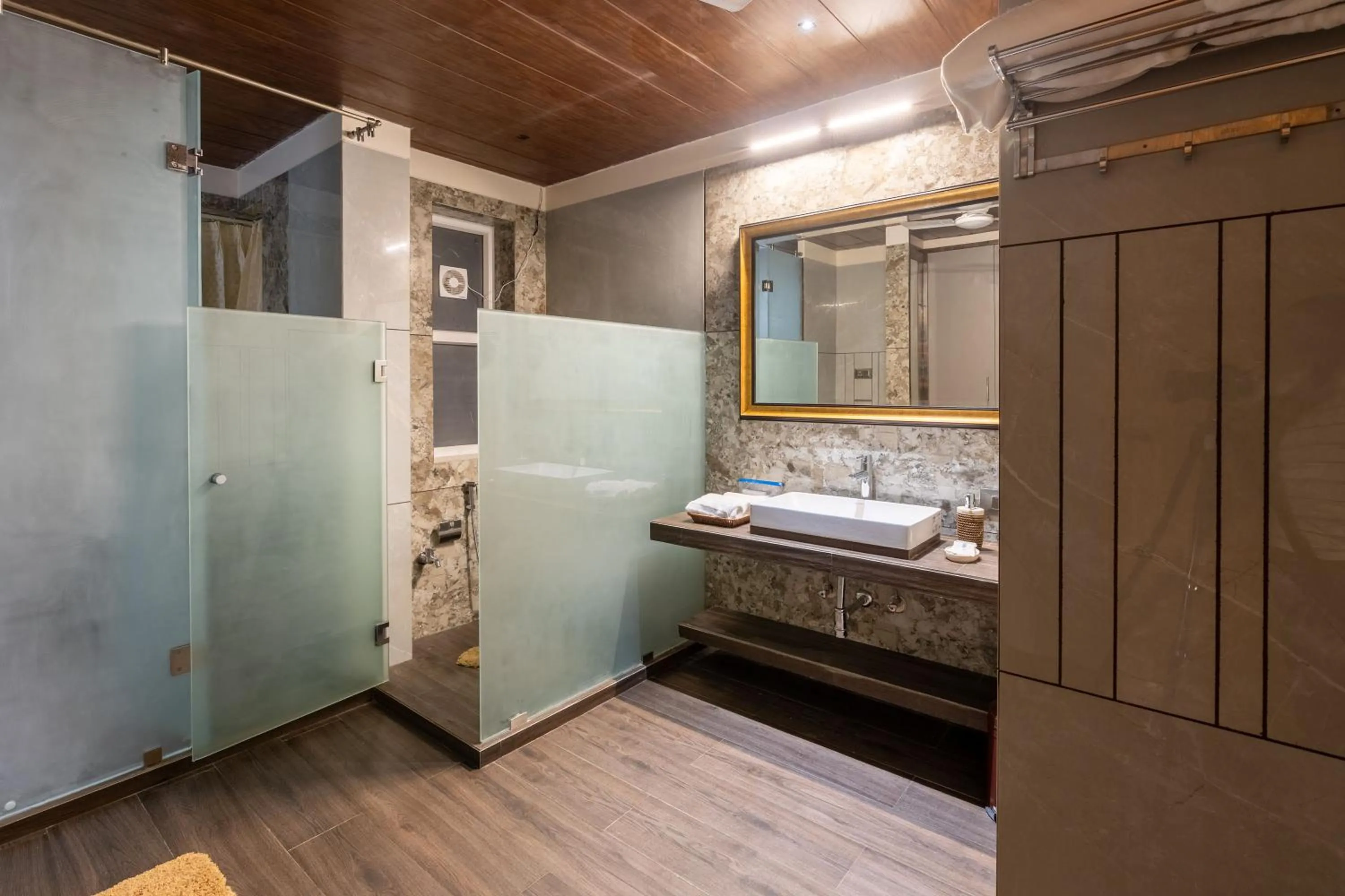 Toilet in Mountain Creek Villa Udaipur