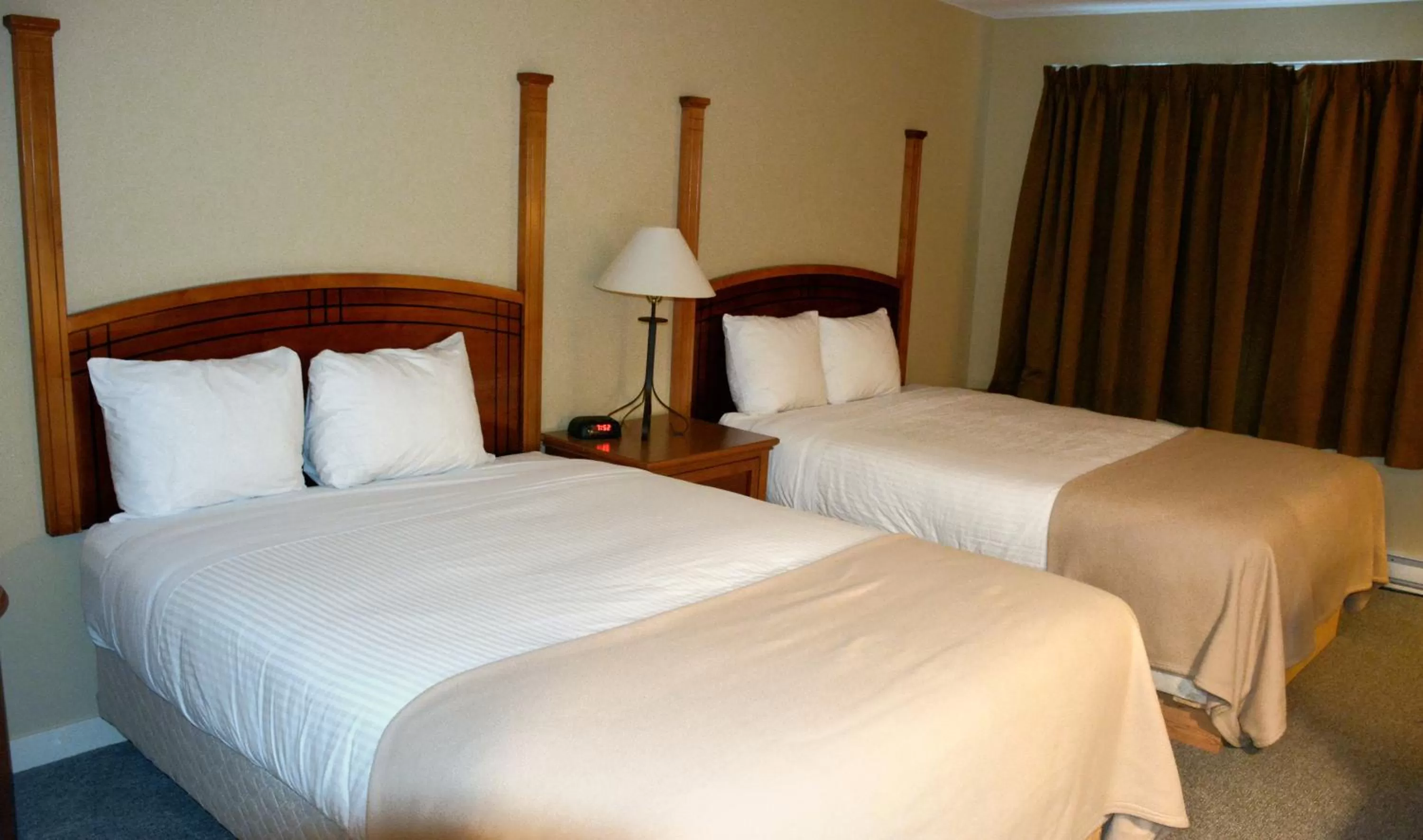 Bed in Northway Motor Inn