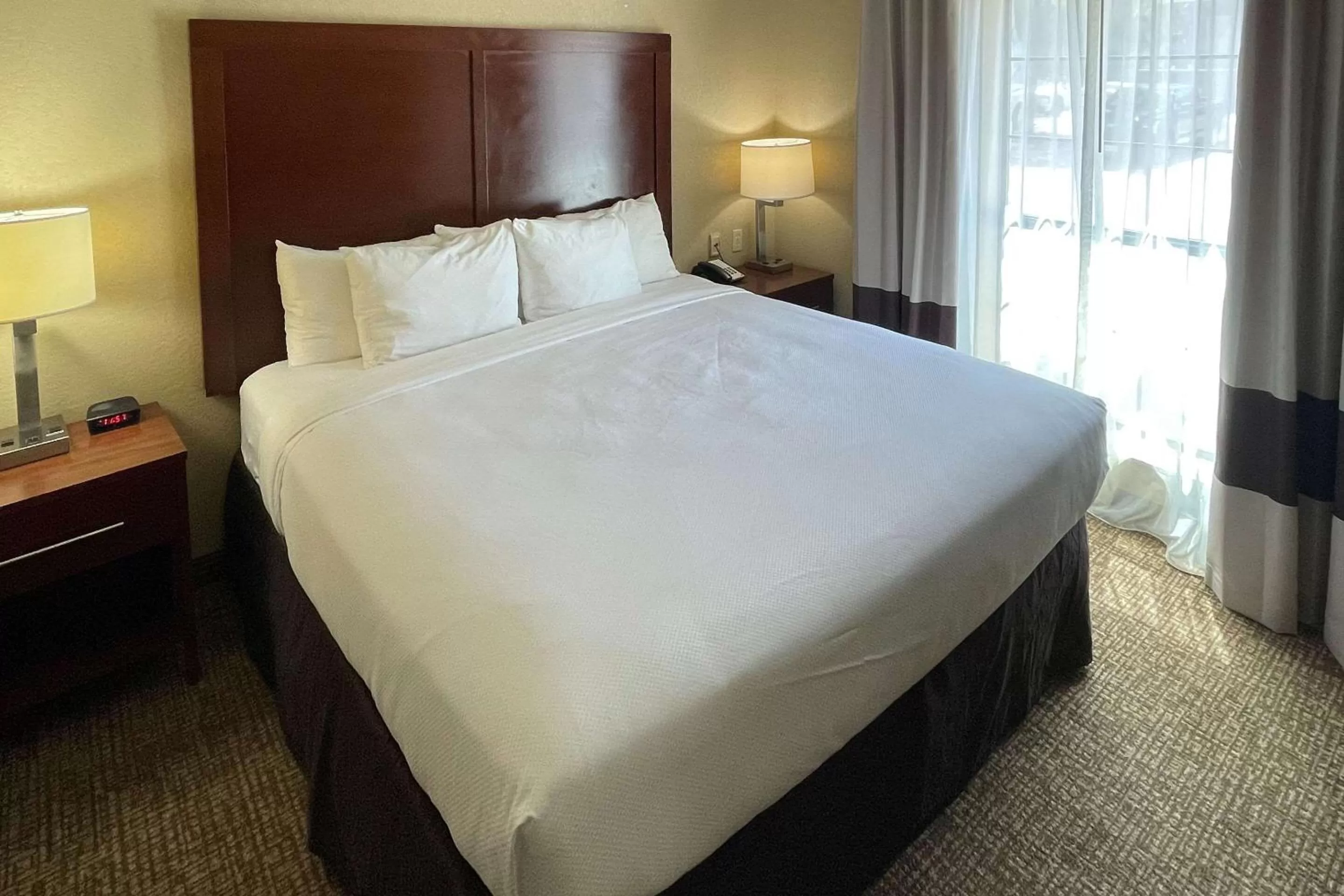 Bedroom, Bed in Comfort Suites Near Seaworld