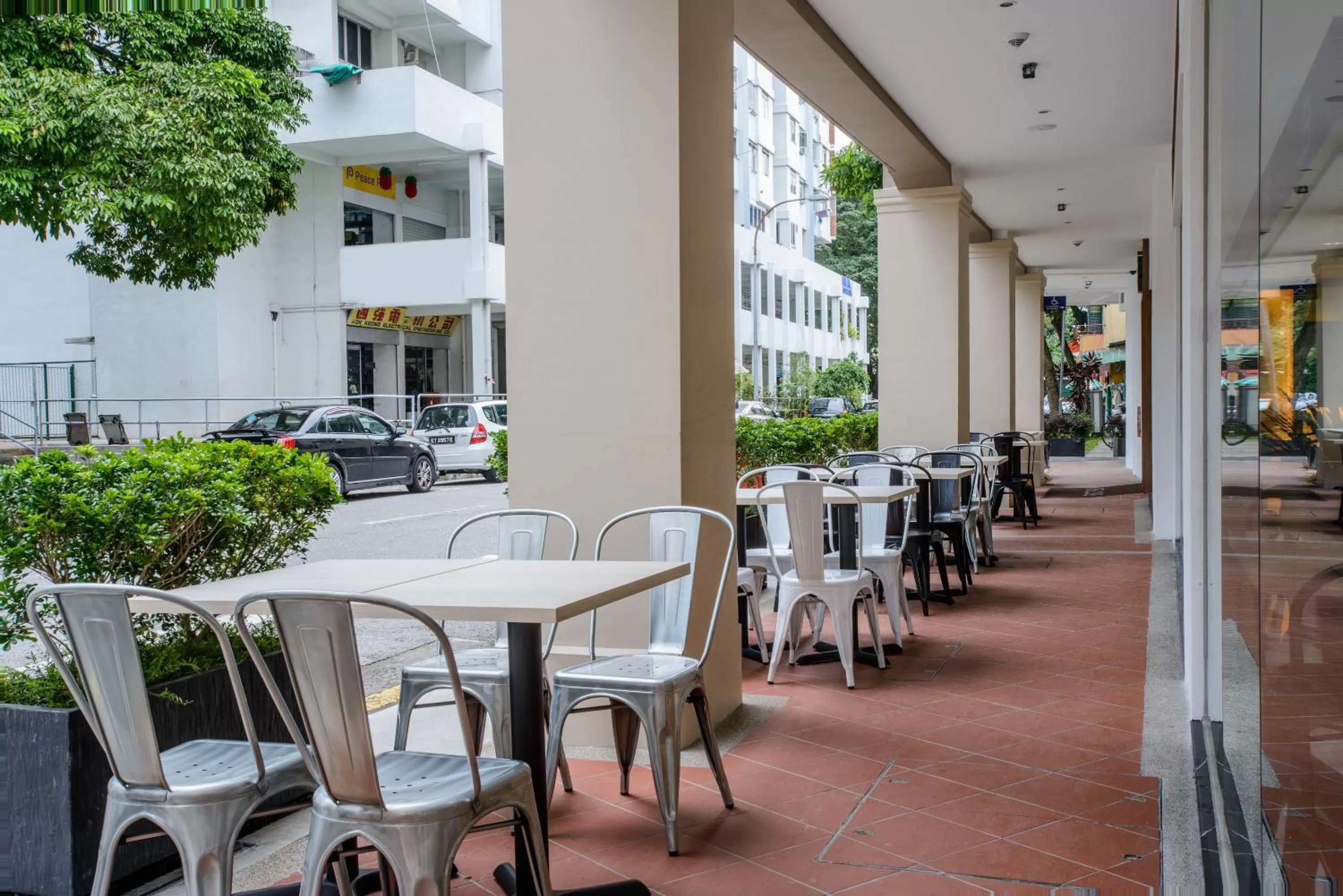 Restaurant/places to eat in J8 Hotel